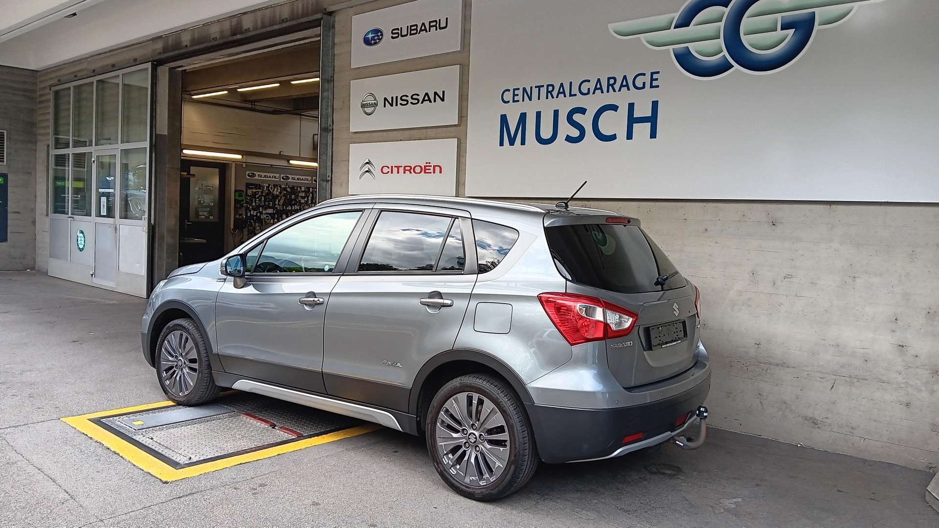 SUZUKI SX4 S-Cross 1.6 TD PizSulai Top 4WD TCSS-image-4