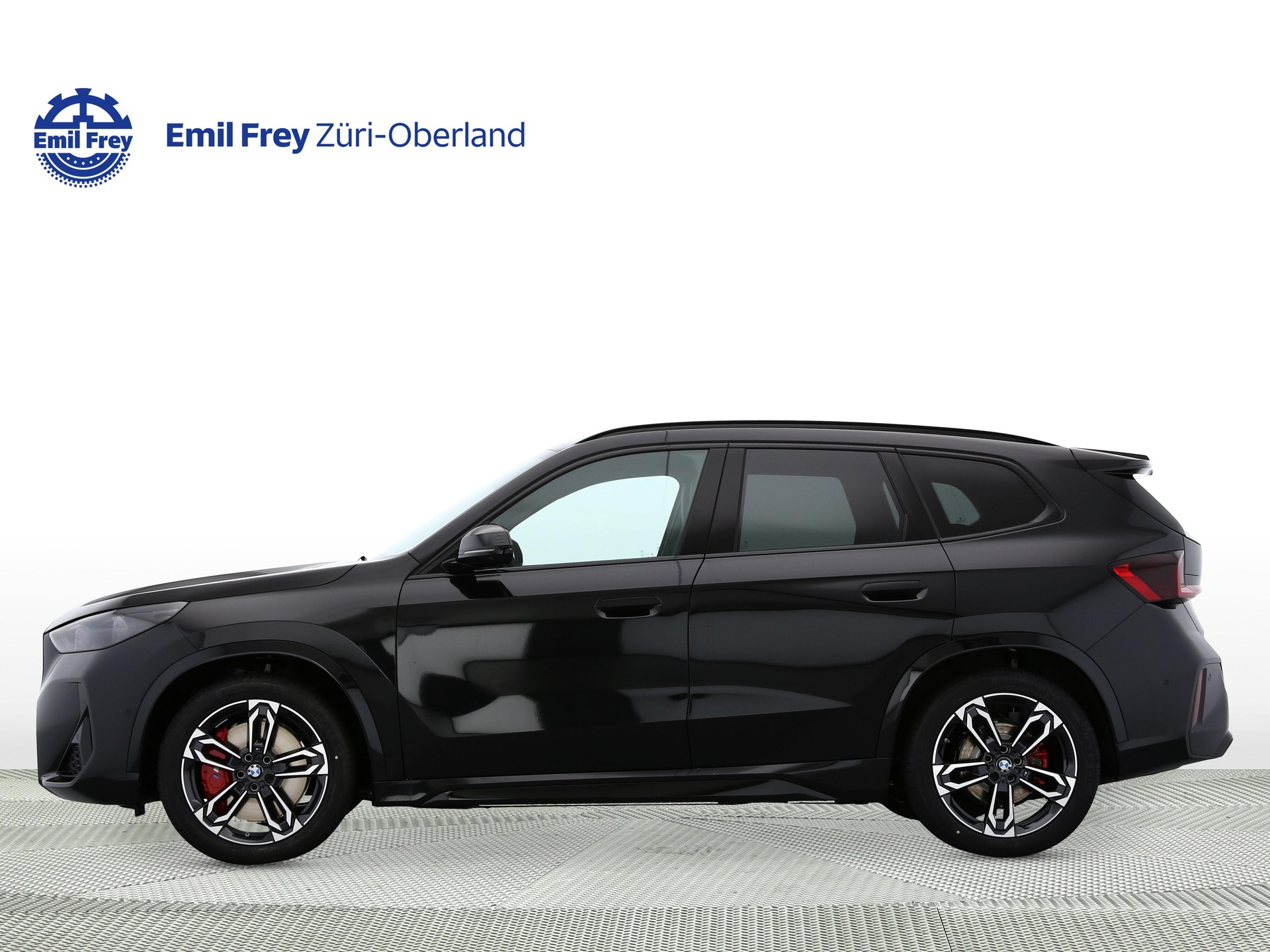 BMW iX1 30 xDrive-image-1