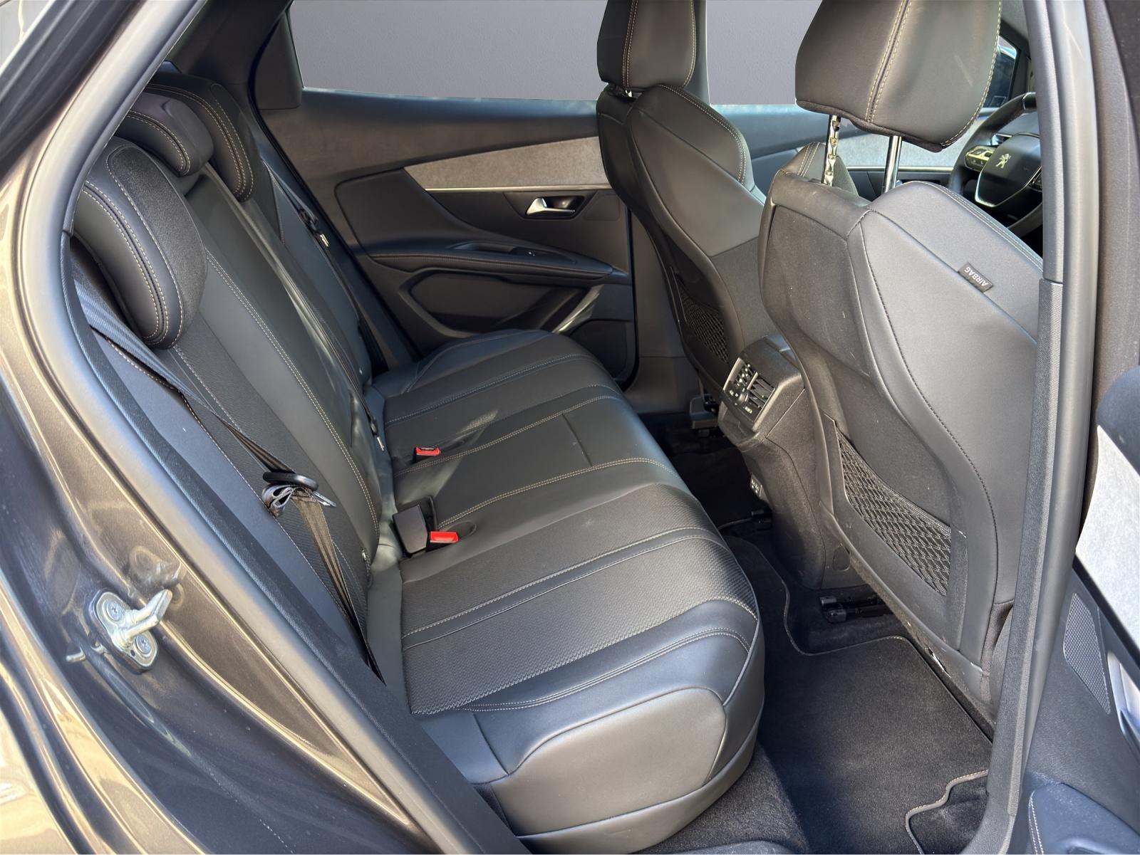 PEUGEOT 3008 1.6 Plug-in Hybrid GT-image-9