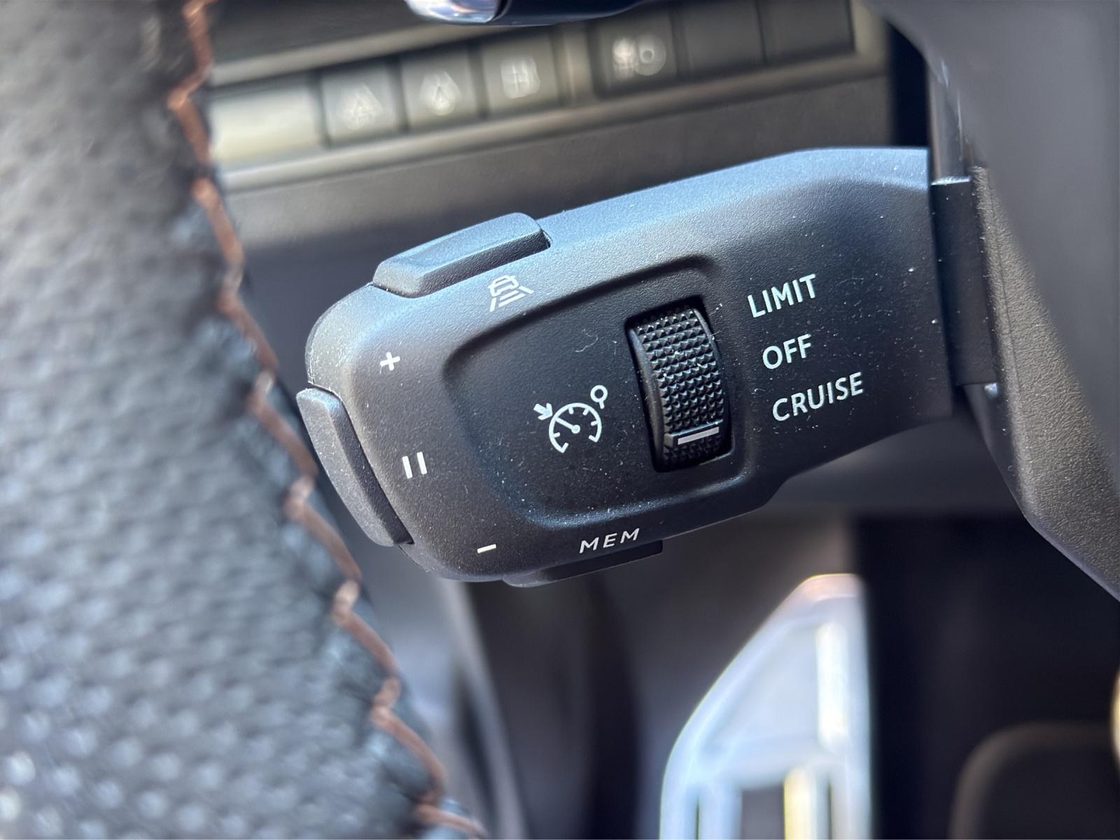 PEUGEOT 3008 1.6 Plug-in Hybrid GT-image-13