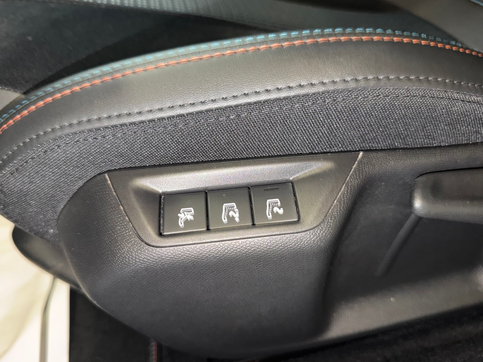 PEUGEOT 308 1.5 BlueHDI GT Line EAT8-image-11
