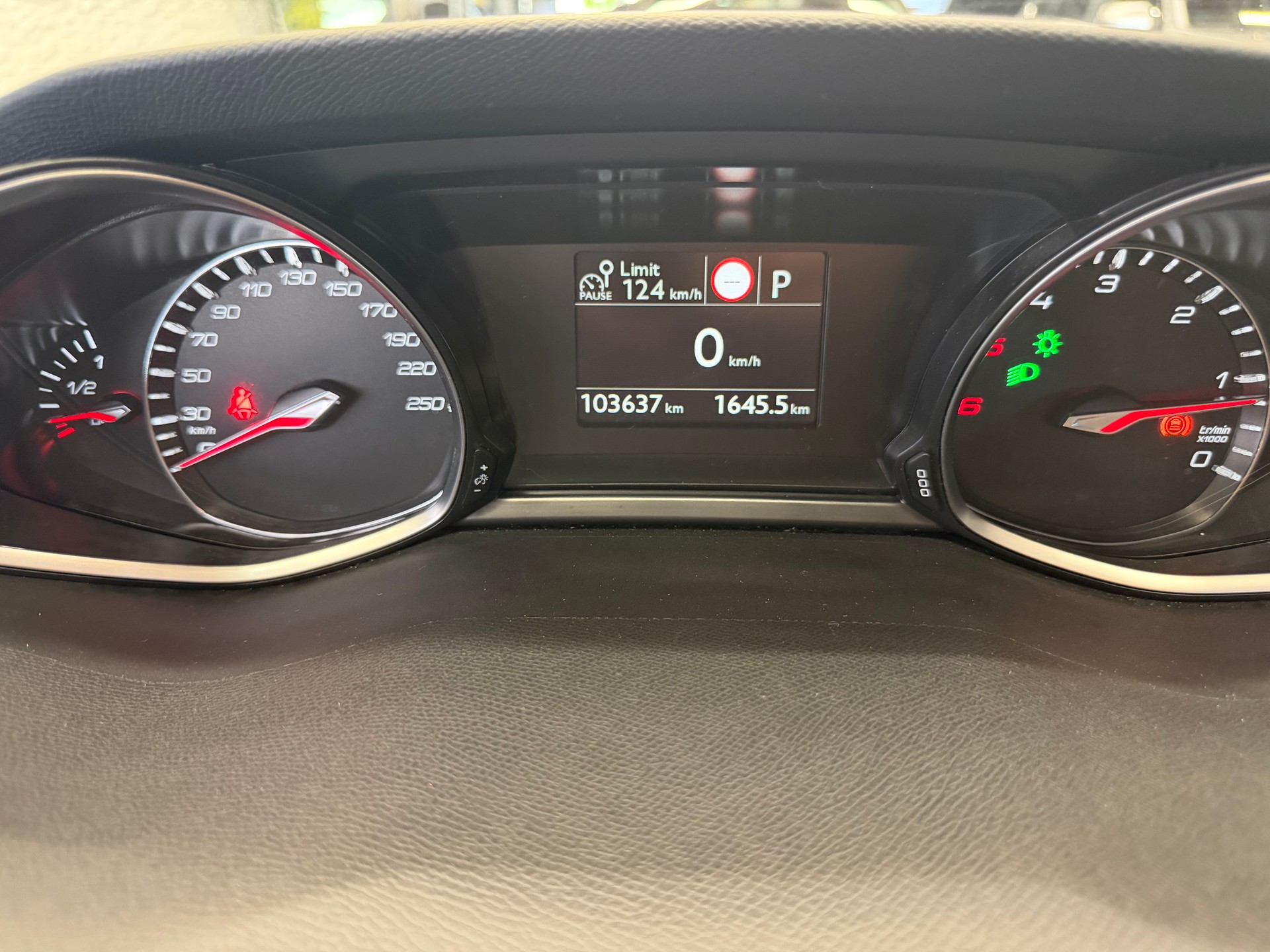 PEUGEOT 308 1.5 BlueHDI GT Line EAT8-image-15