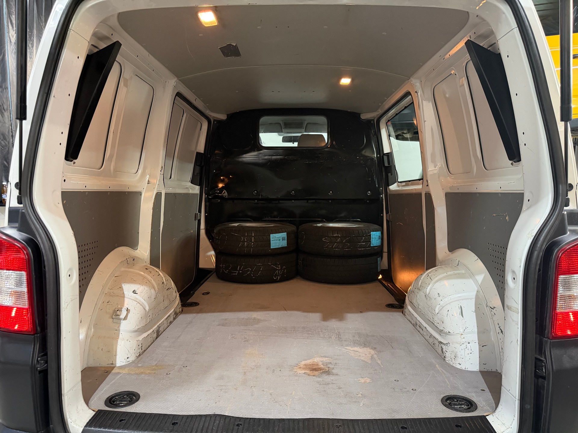 VW T5 2.0 TDI BMT ( Mit AHK )-image-12