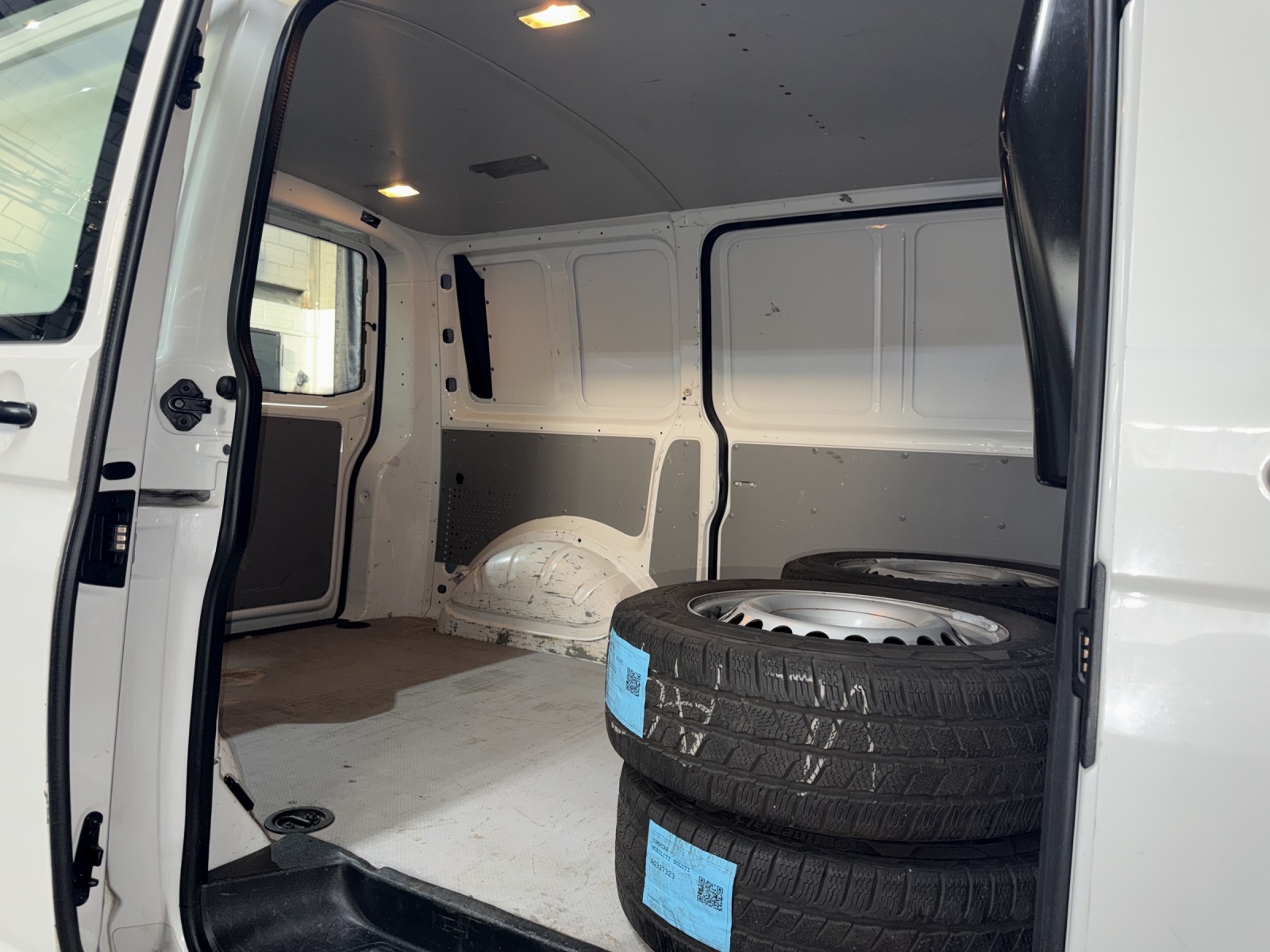 VW T5 2.0 TDI BMT ( Mit AHK )-image-11