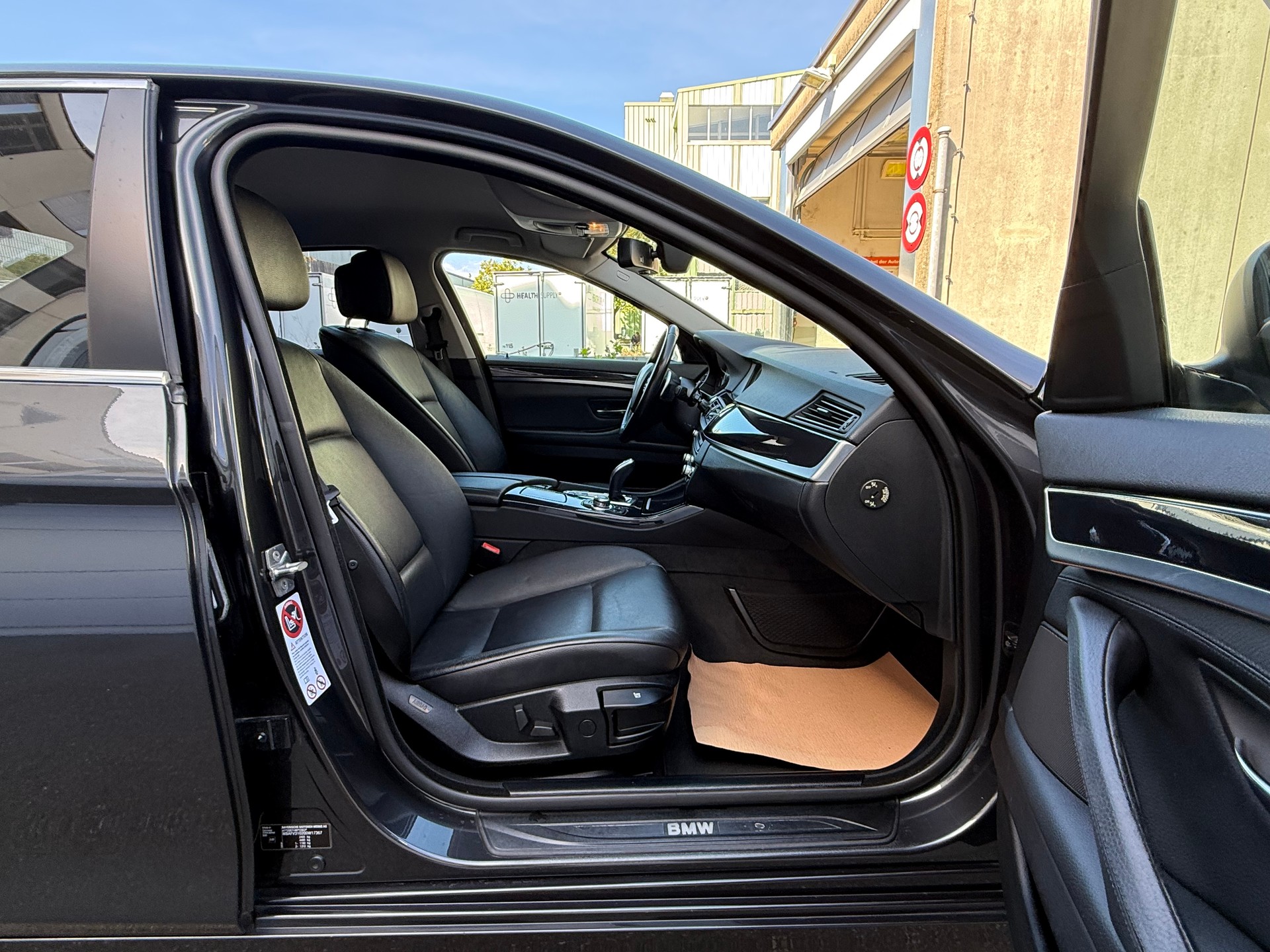 BMW 530d xDrive Steptronic *CH Fahrzeug *Frisch ab MFK *Automat *Tempomat *Diesel *Lederausstattung *Sitzheizung-image-11