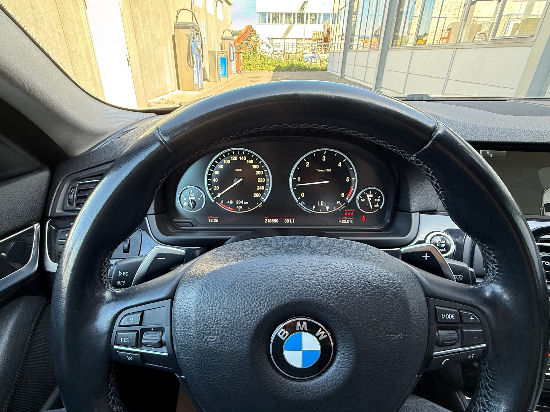 BMW 530d xDrive Steptronic *CH Fahrzeug *Frisch ab MFK *Automat *Tempomat *Diesel *Lederausstattung *Sitzheizung-image-15
