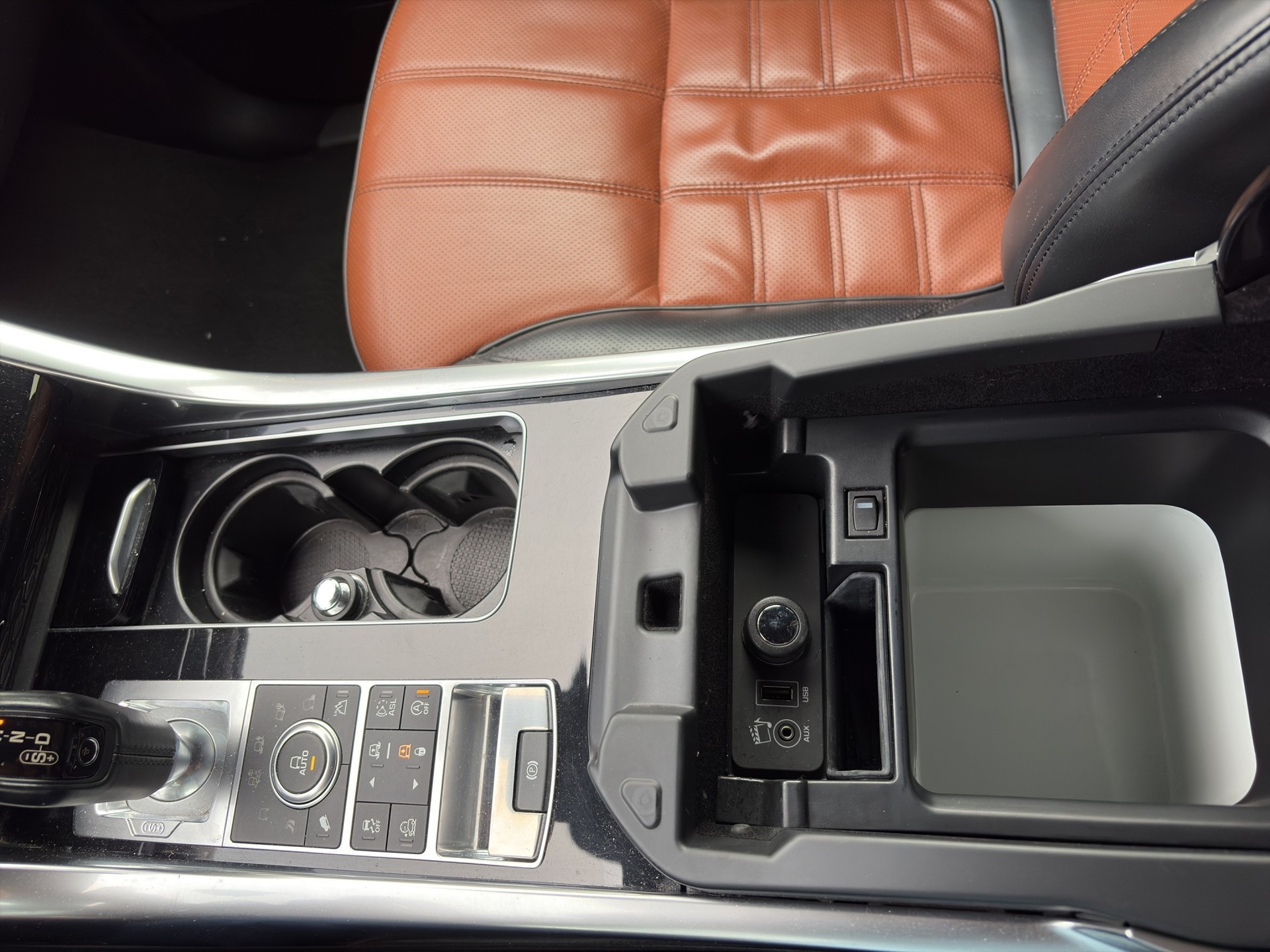 LAND ROVER Range Rover Sport 3.0 SDV6 Autobiography Automatic-image-22