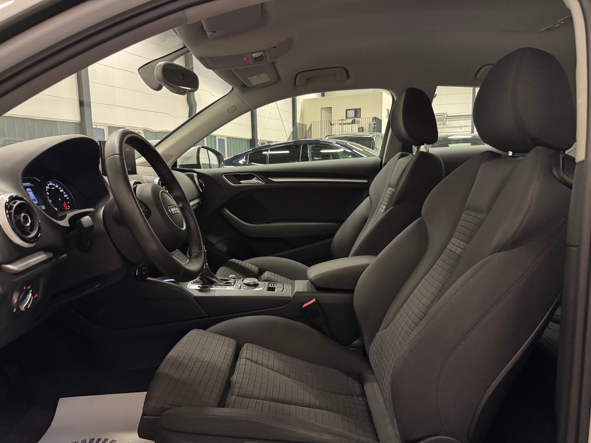 AUDI A3 1.8 TFSI Ambition S-tronic-image-17
