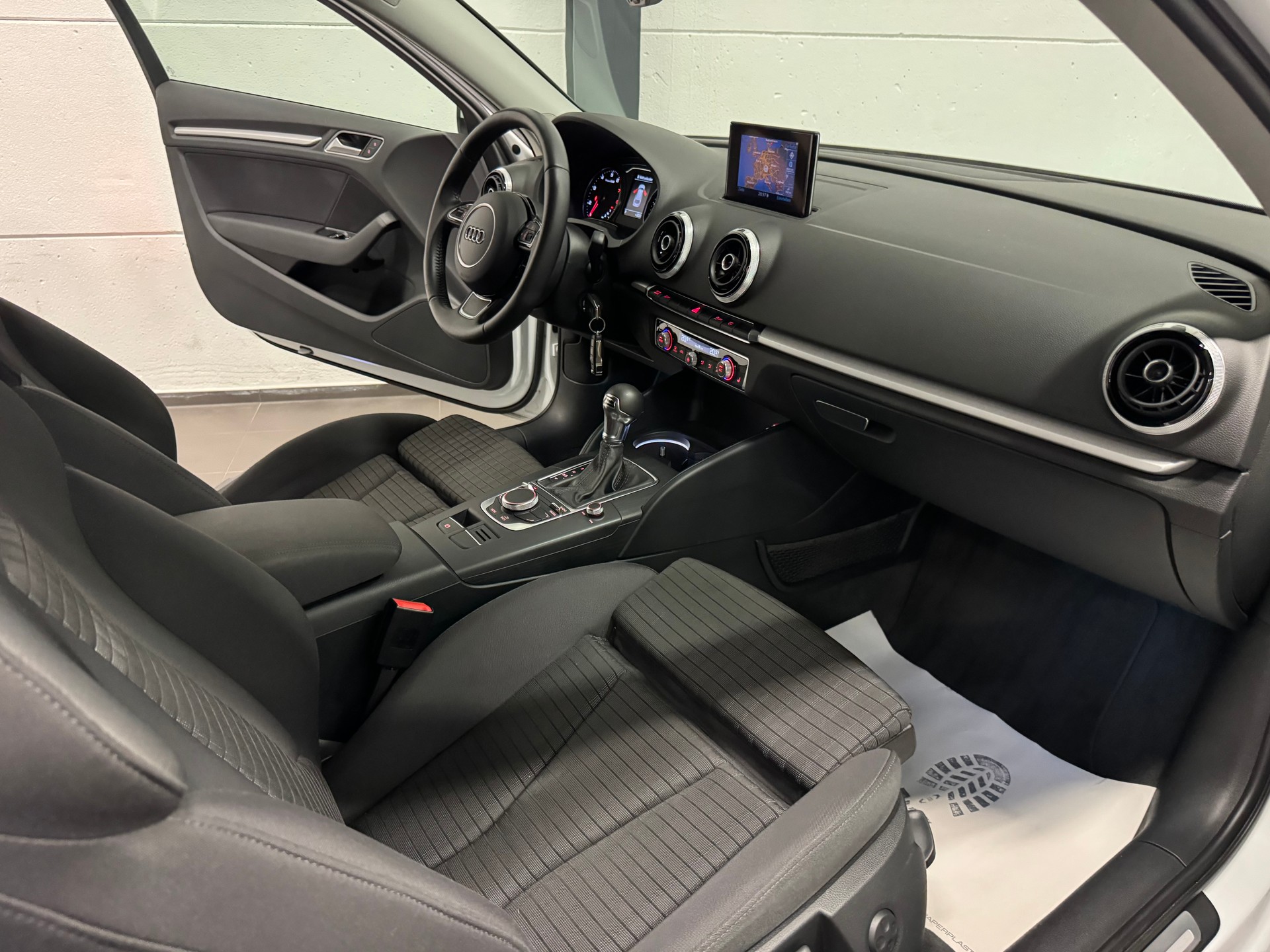AUDI A3 1.8 TFSI Ambition S-tronic-image-19