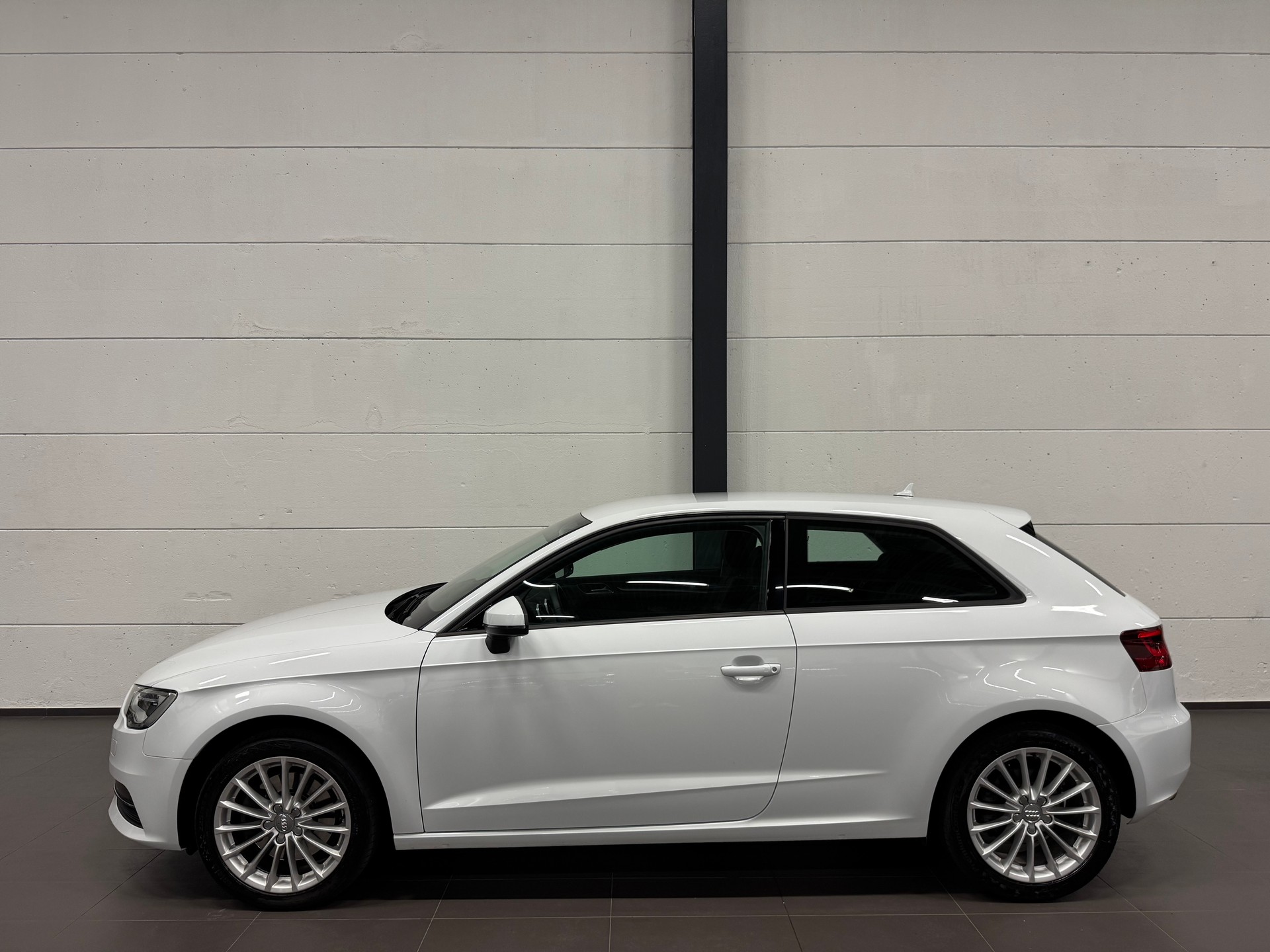 AUDI A3 1.8 TFSI Ambition S-tronic-image-8