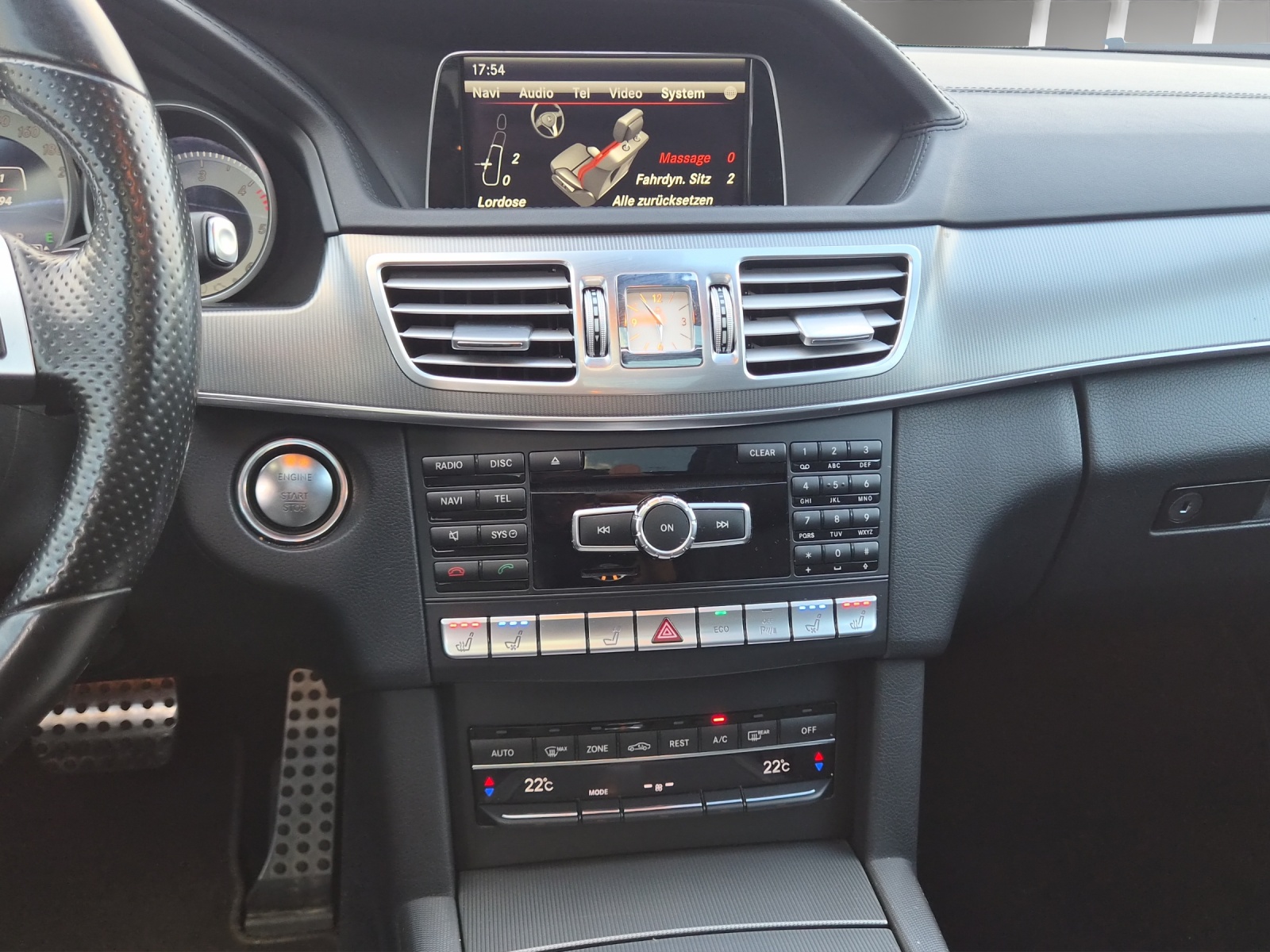 MERCEDES-BENZ E 350 BlueTEC Avantgarde 4Matic AMG Line-image-11