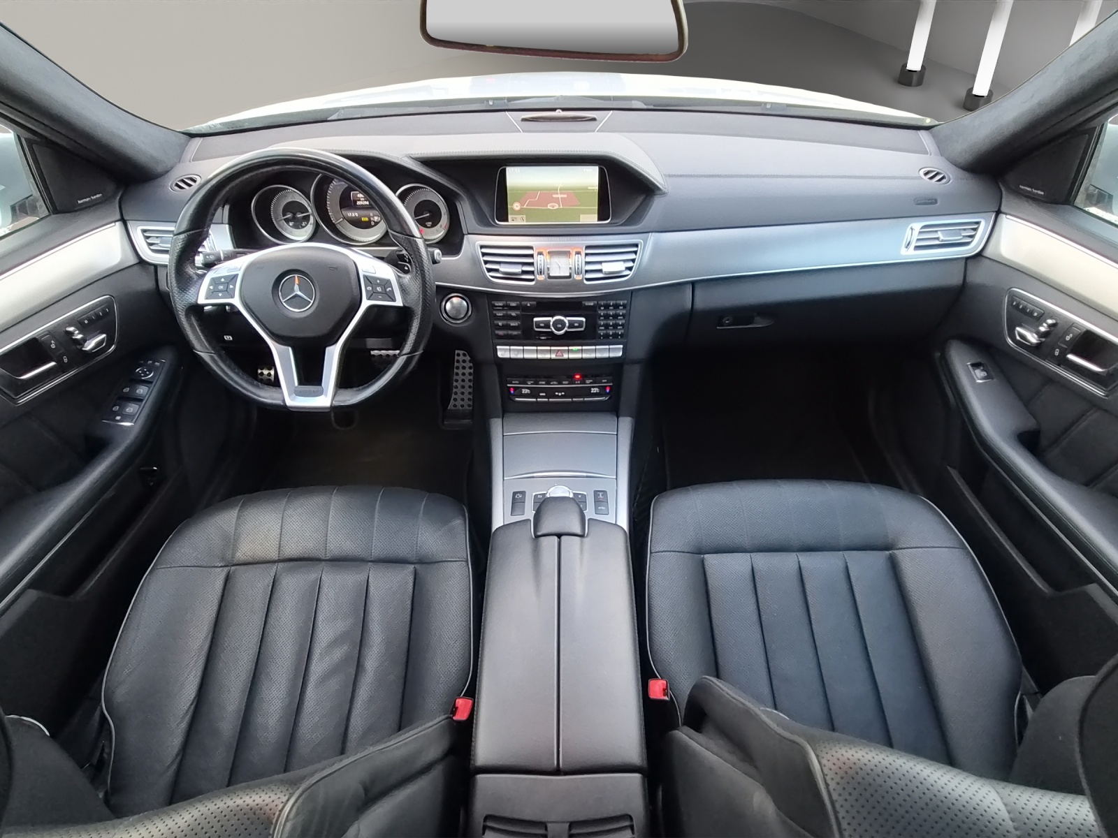 MERCEDES-BENZ E 350 BlueTEC Avantgarde 4Matic AMG Line-image-9