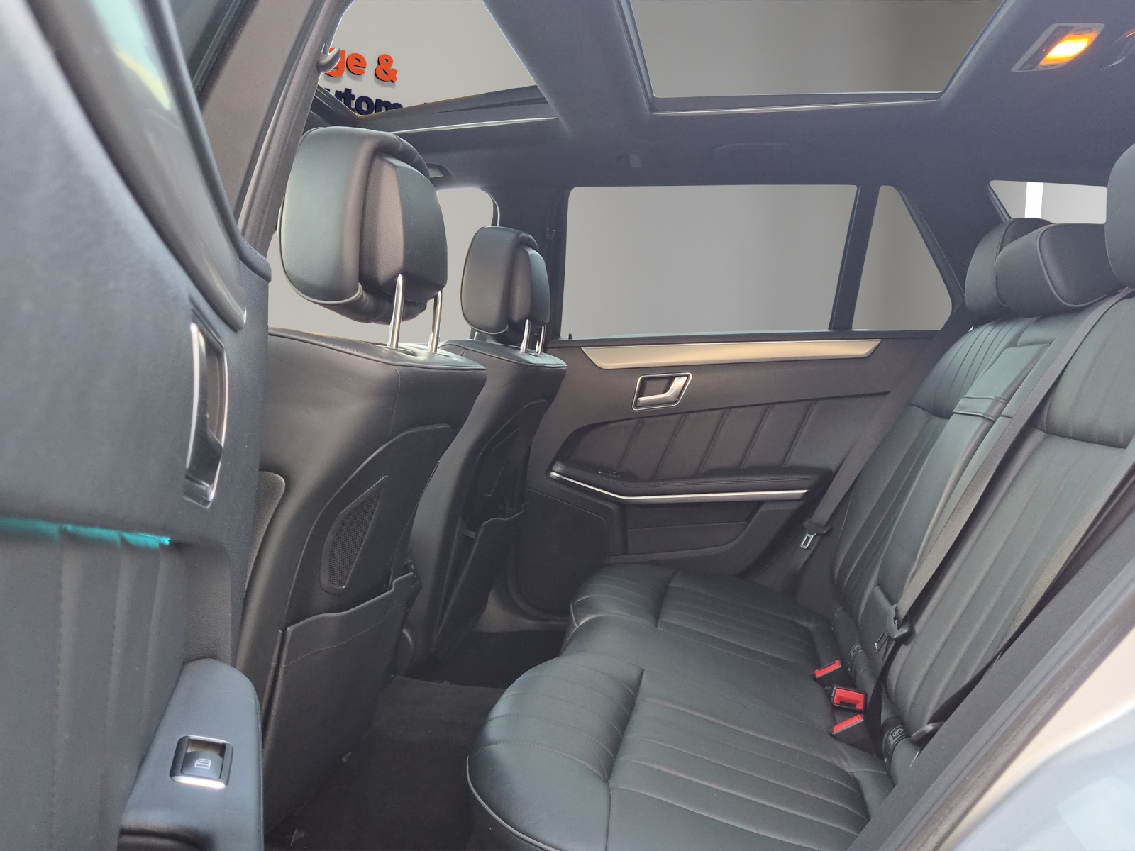 MERCEDES-BENZ E 350 BlueTEC Avantgarde 4Matic AMG Line-image-13