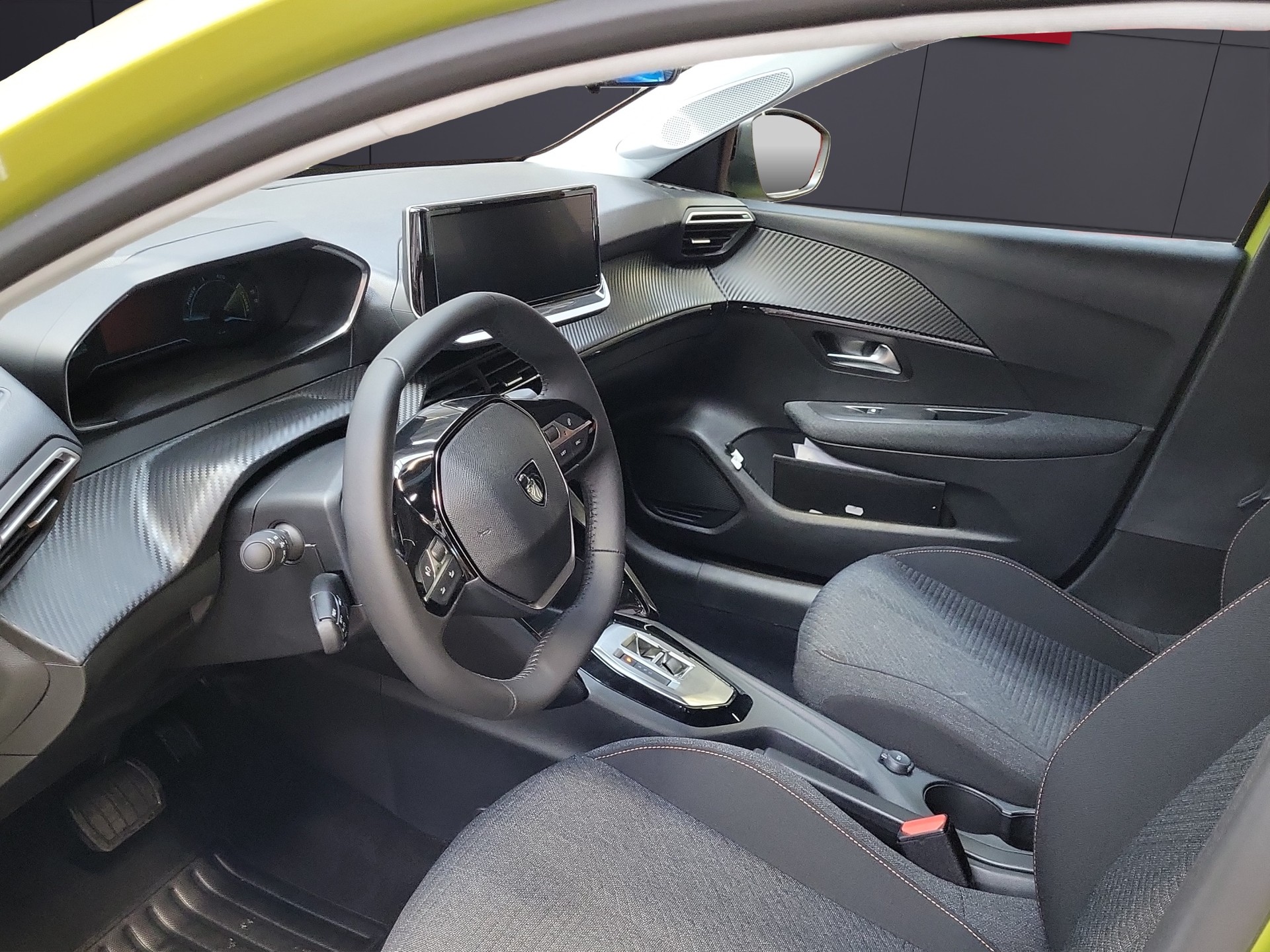 PEUGEOT 208 1.2 MHEV Style-image-4