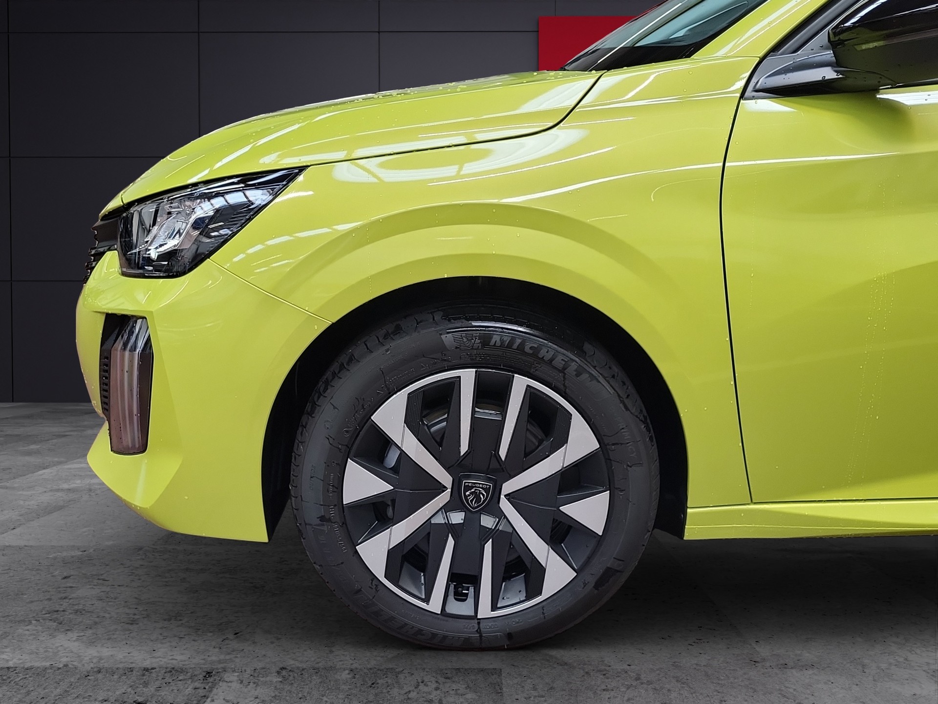 PEUGEOT 208 1.2 MHEV Style-image-3