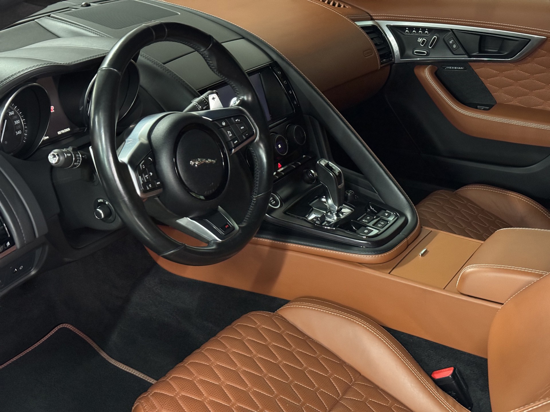 JAGUAR F-Type Convertible 5.0 V8 SVR AWD Automatik "Performance"-image-16
