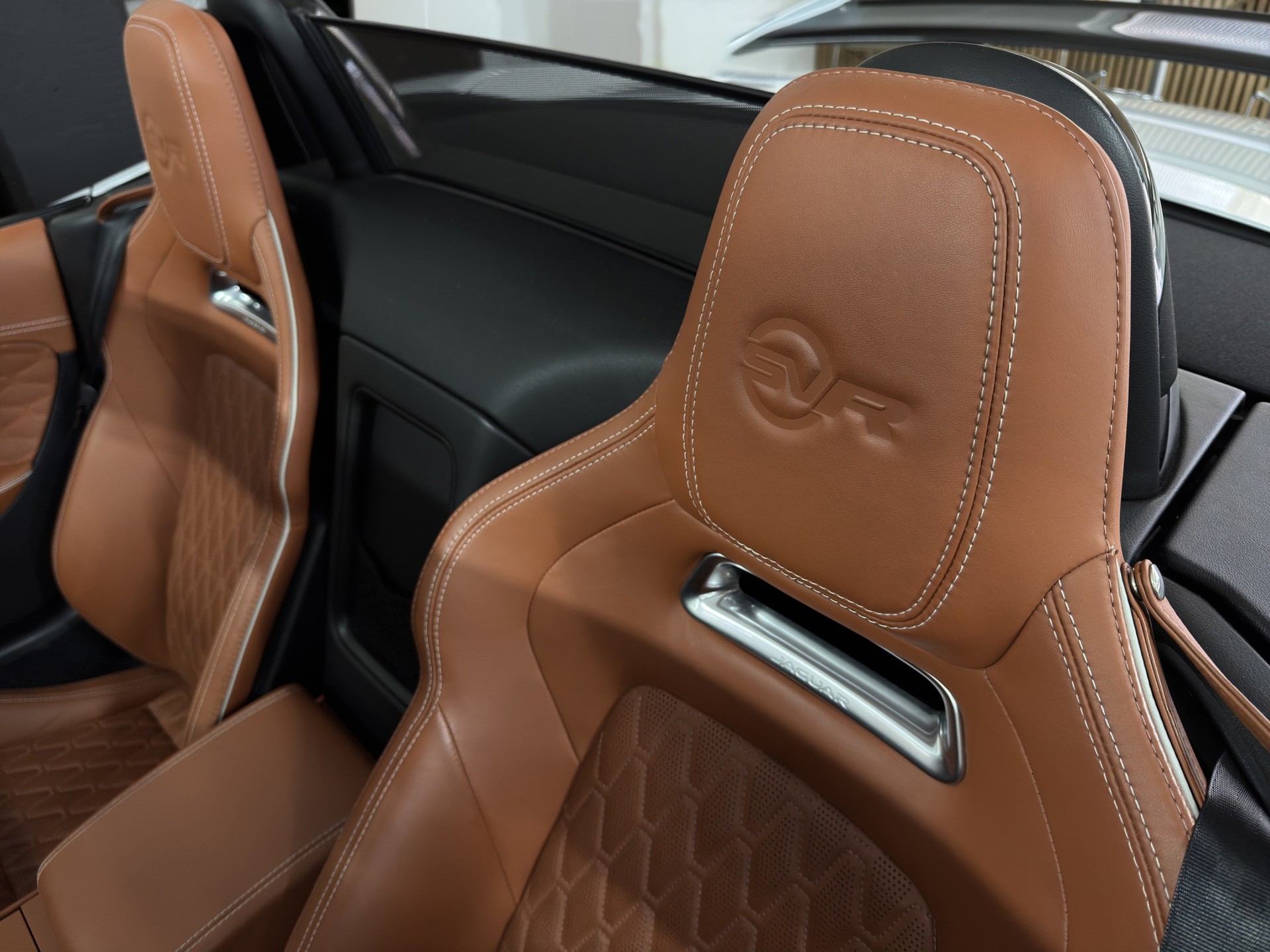 JAGUAR F-Type Convertible 5.0 V8 SVR AWD Automatik "Performance"-image-14