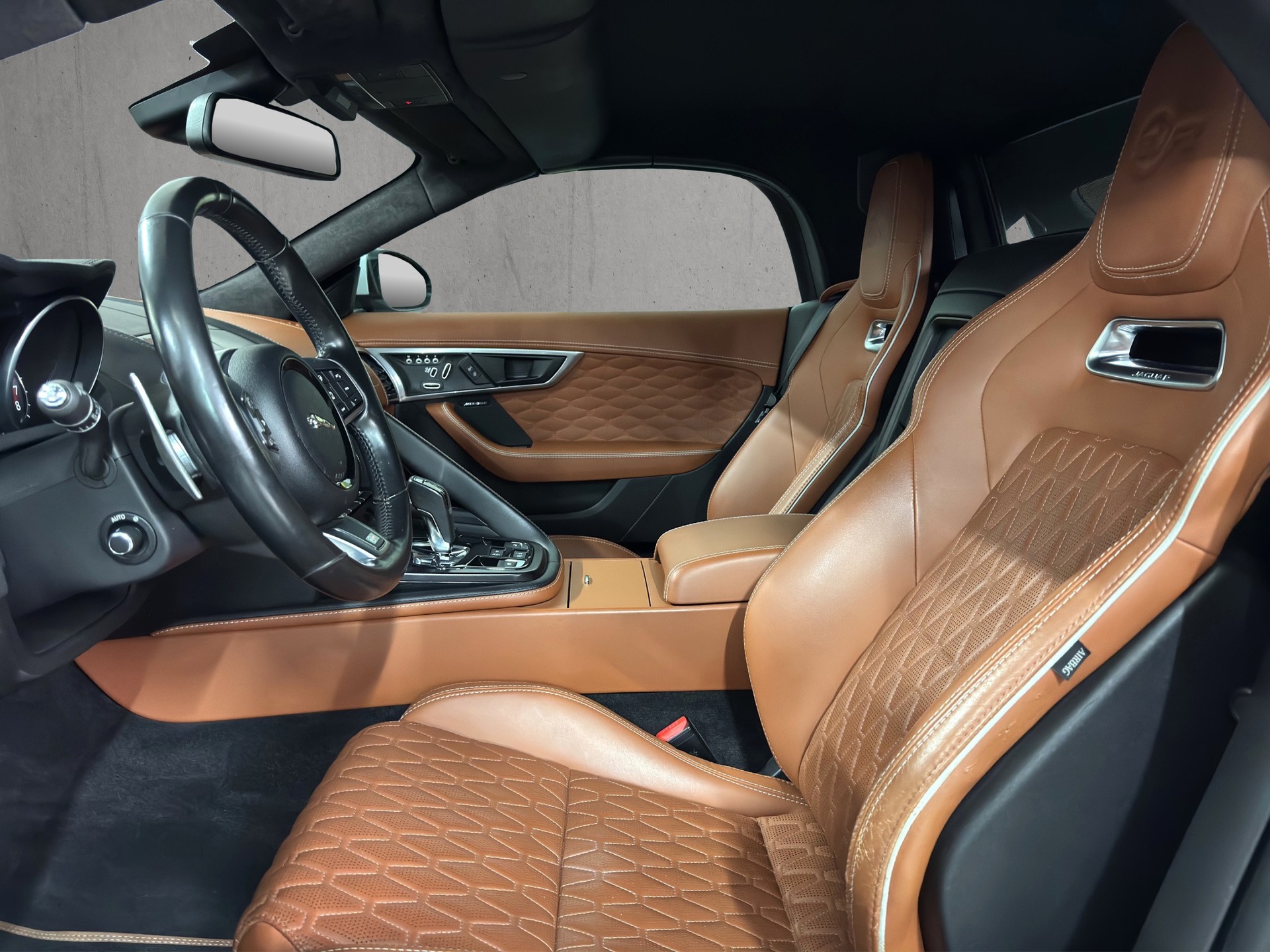 JAGUAR F-Type Convertible 5.0 V8 SVR AWD Automatik "Performance"-image-11