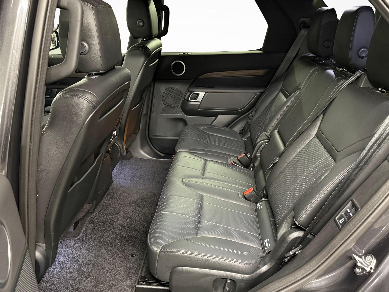 LAND ROVER Discovery 3.0 SDV6 HSE-image-10