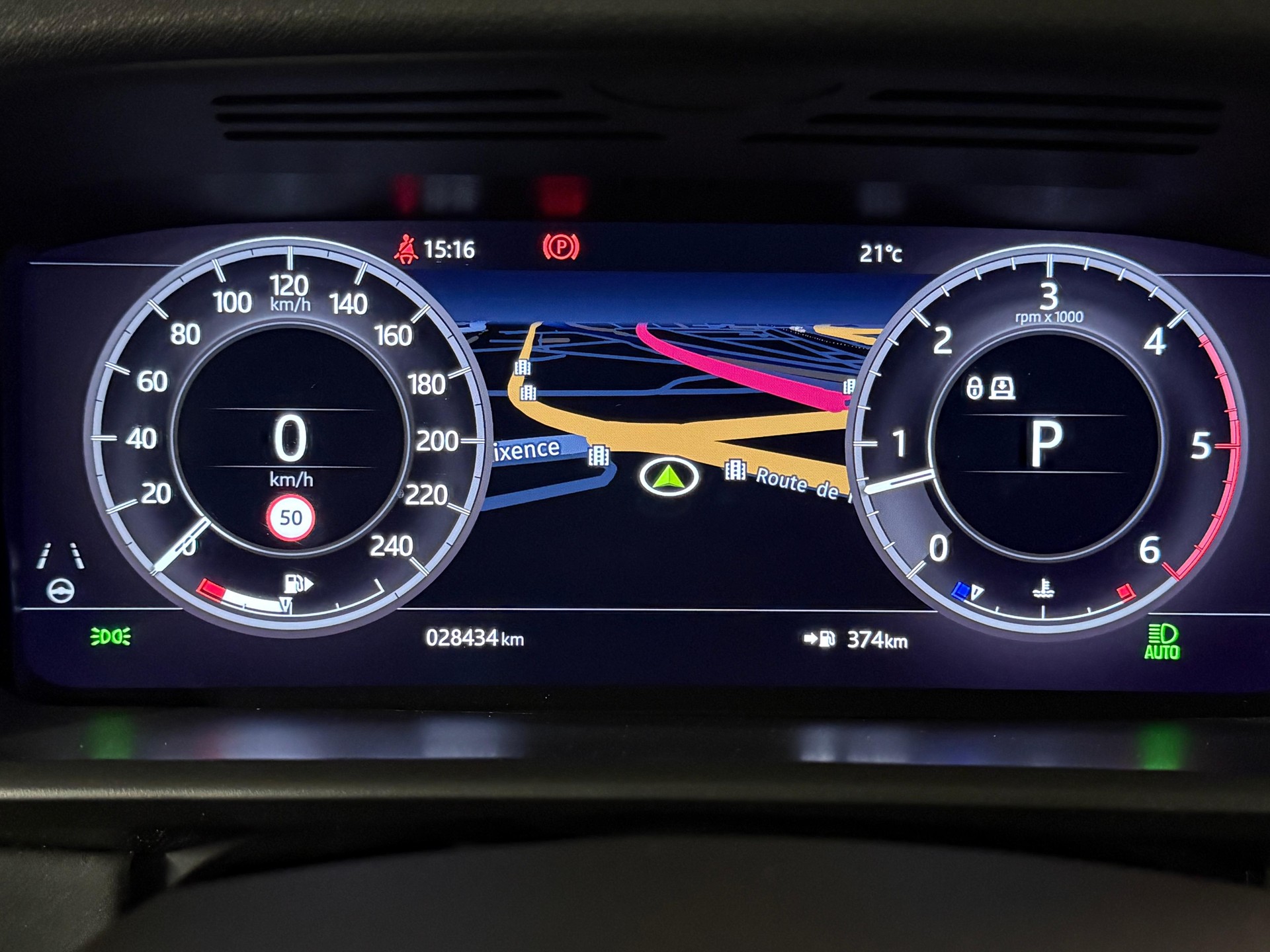 LAND ROVER Discovery 3.0 SDV6 HSE-image-15