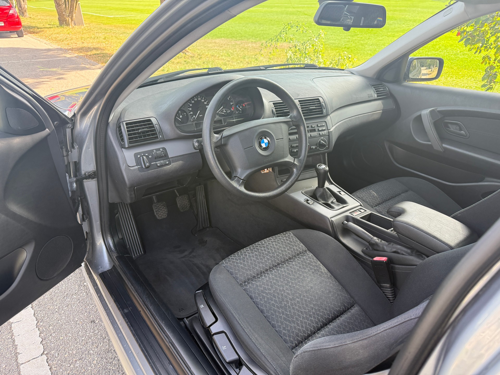 BMW 316ti-image-9