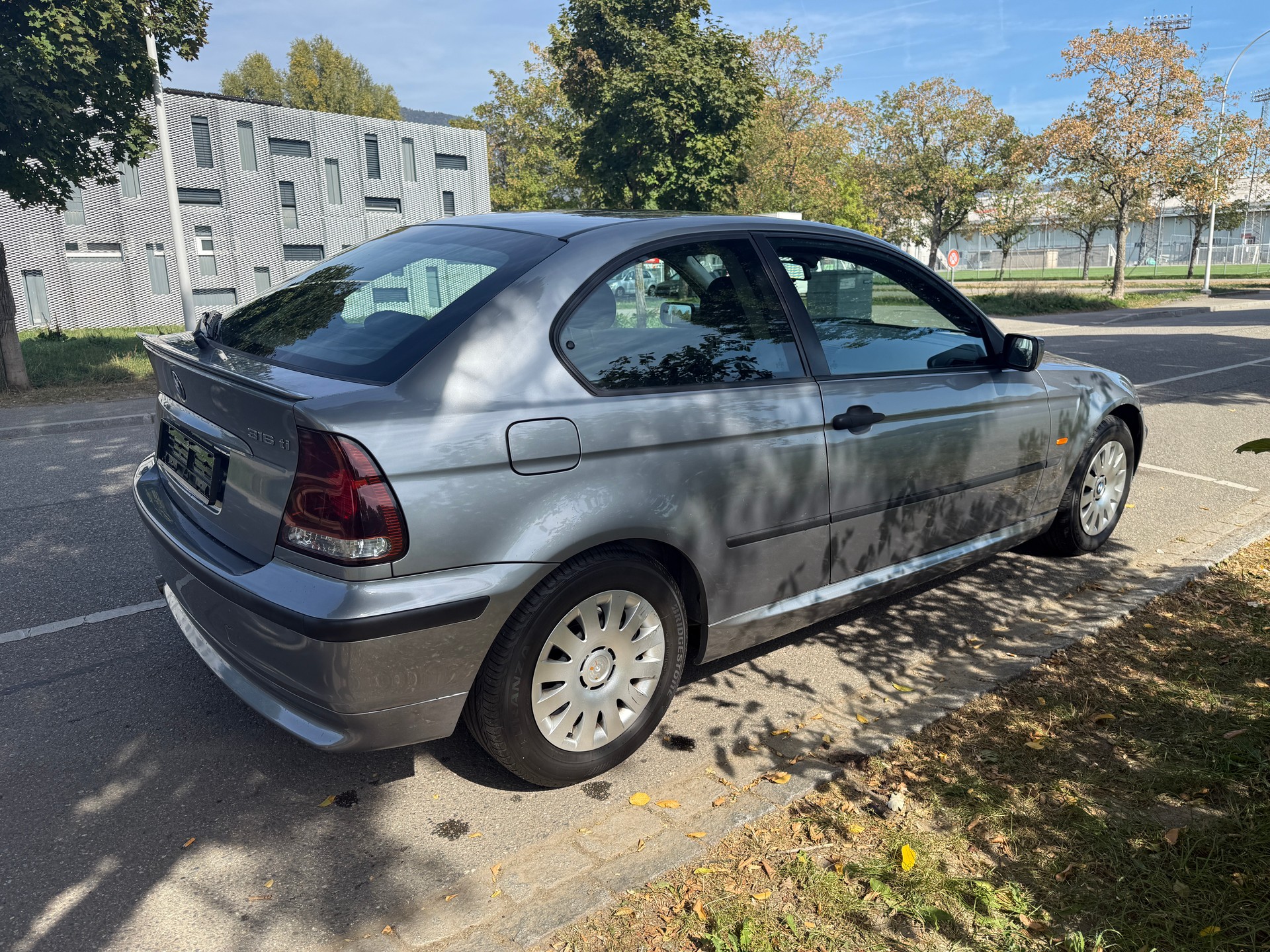 BMW 316ti-image-5