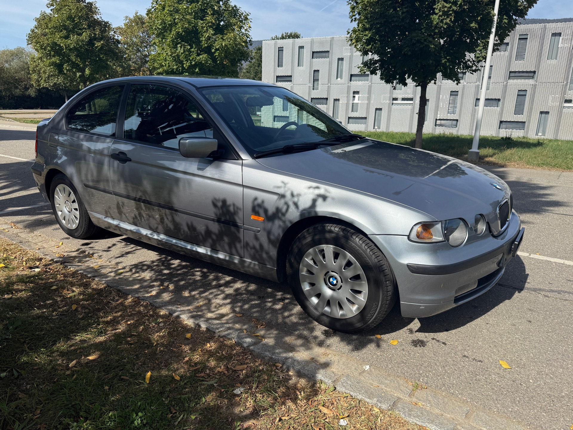 BMW 316ti-image-6