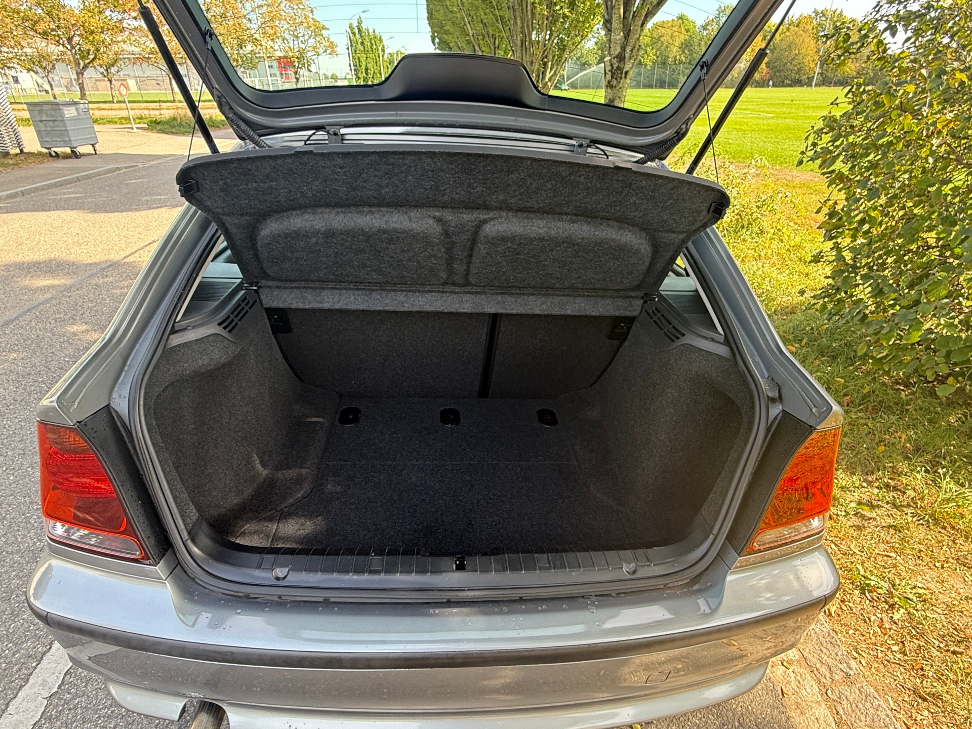 BMW 316ti-image-4