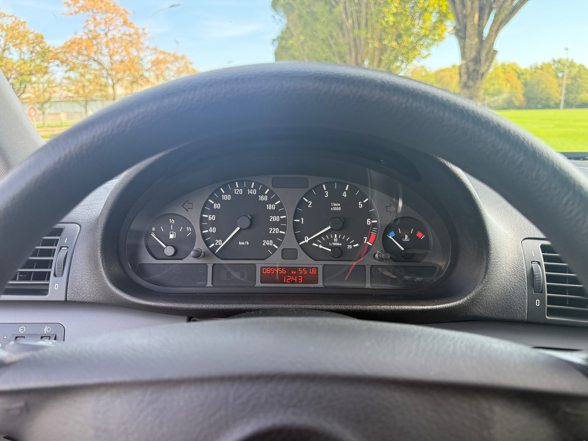 BMW 316ti-image-12