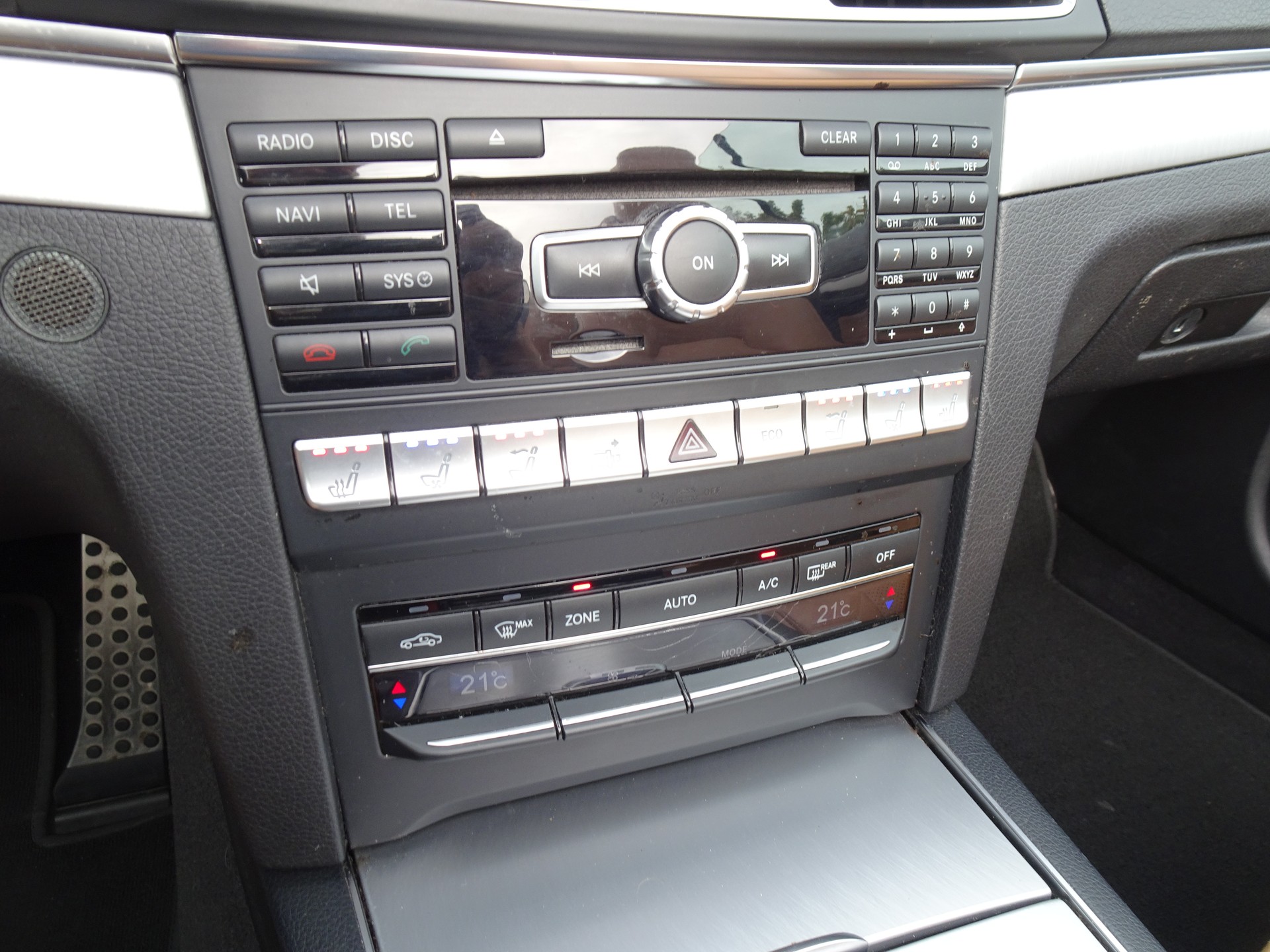 MERCEDES-BENZ E 350 BlueTEC 7G-Tronic AMG SPORT PAKET-image-13