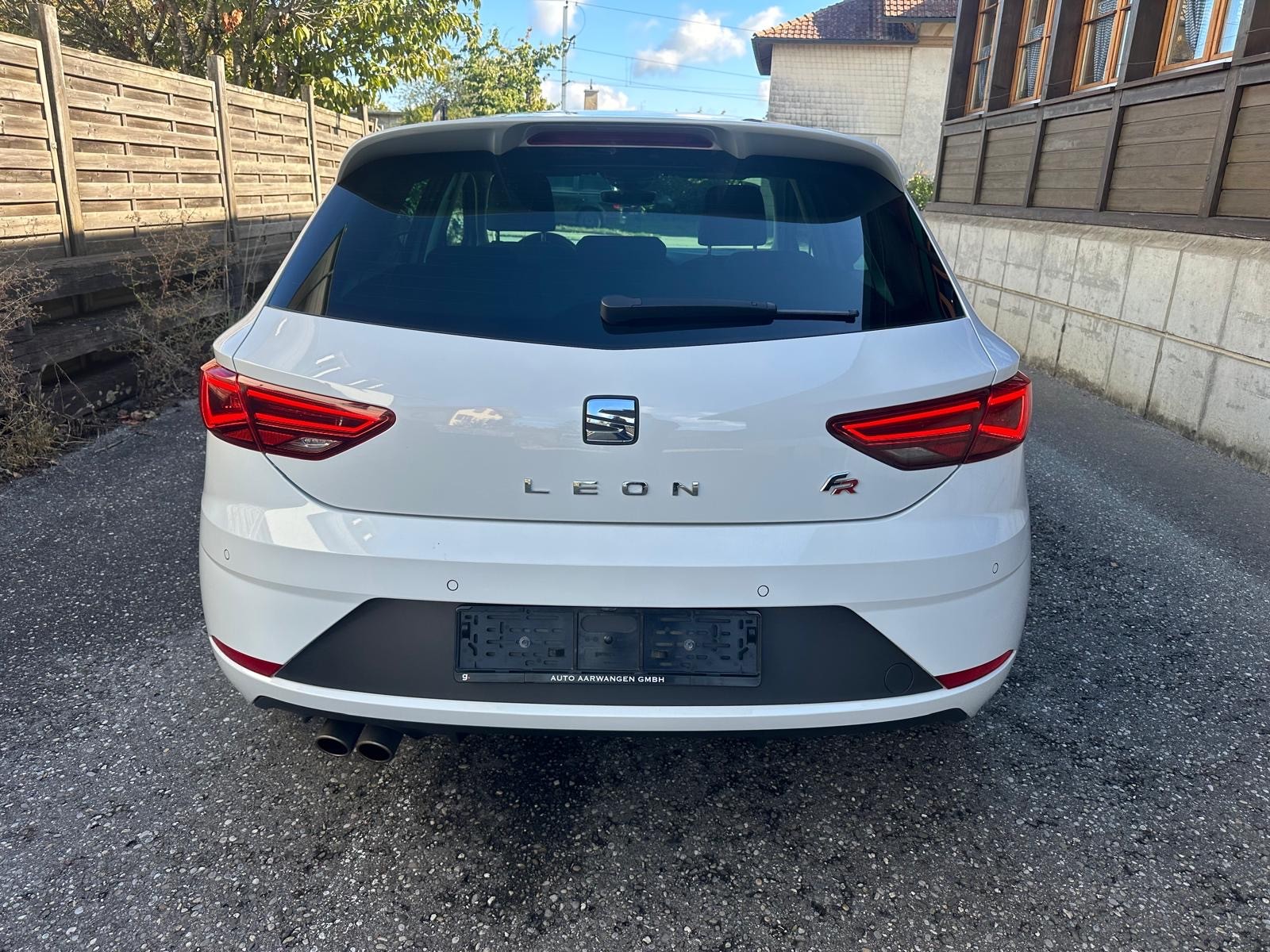 SEAT Leon 2.0 TSI FR DSG-image-5