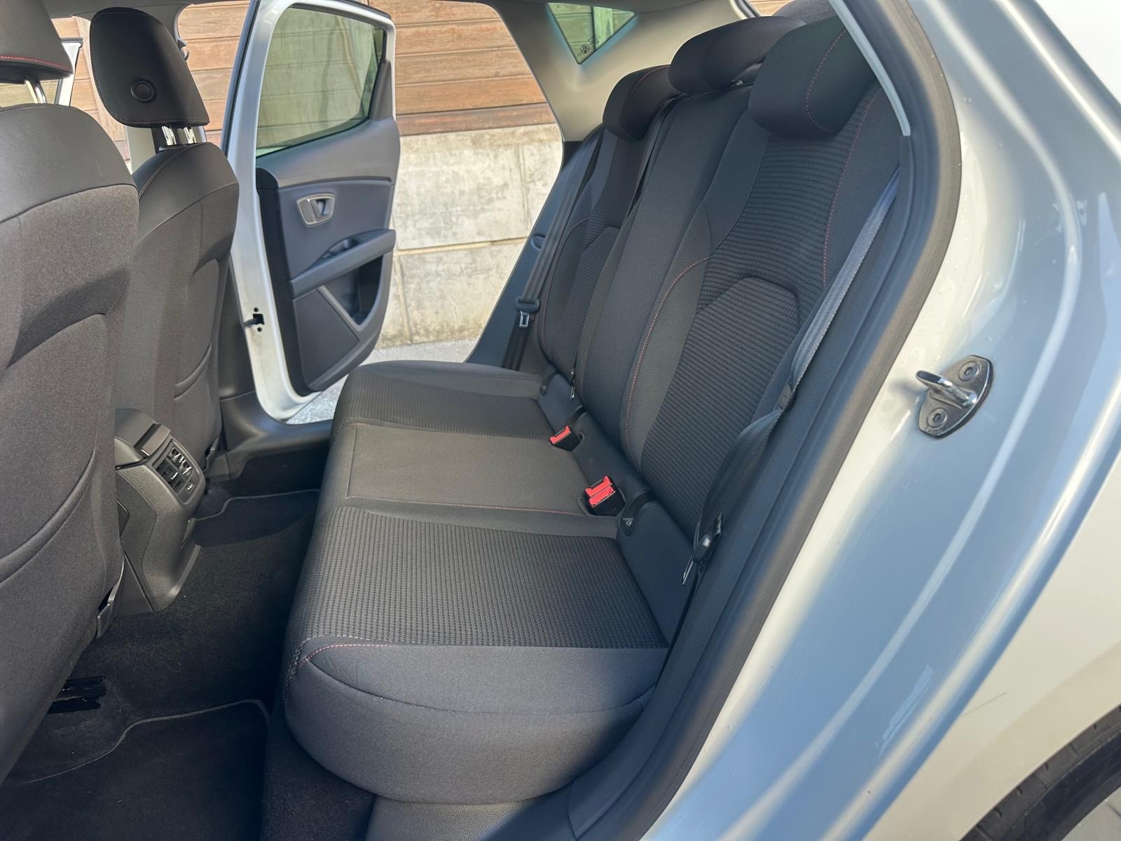 SEAT Leon 2.0 TSI FR DSG-image-11