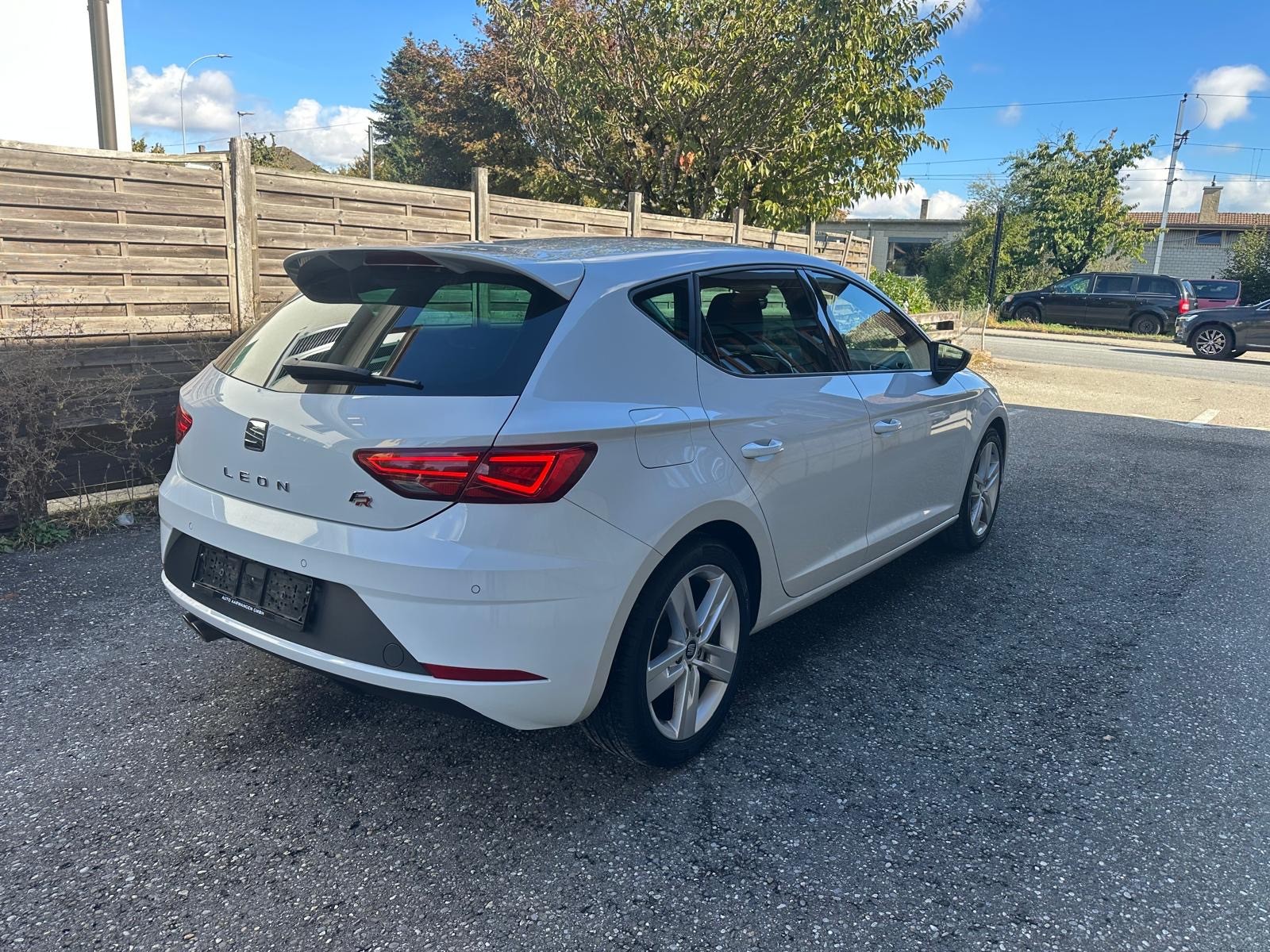 SEAT Leon 2.0 TSI FR DSG-image-3
