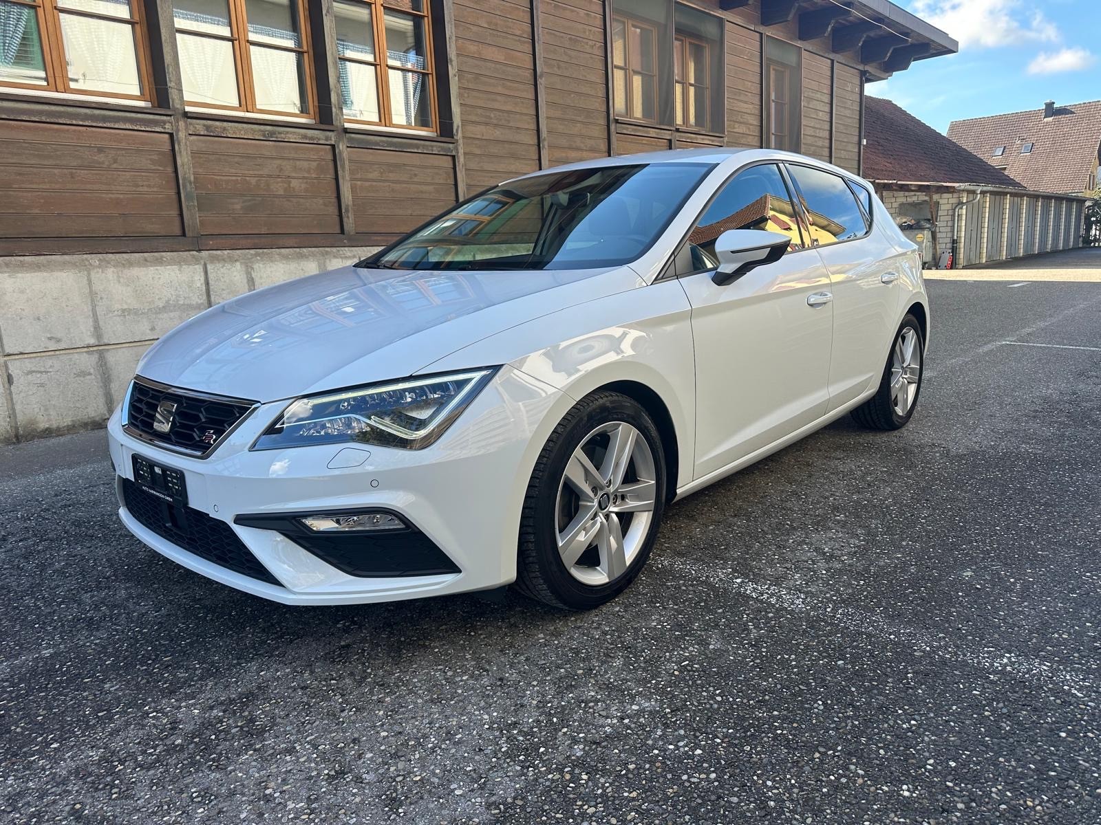SEAT Leon 2.0 TSI FR DSG-image-1