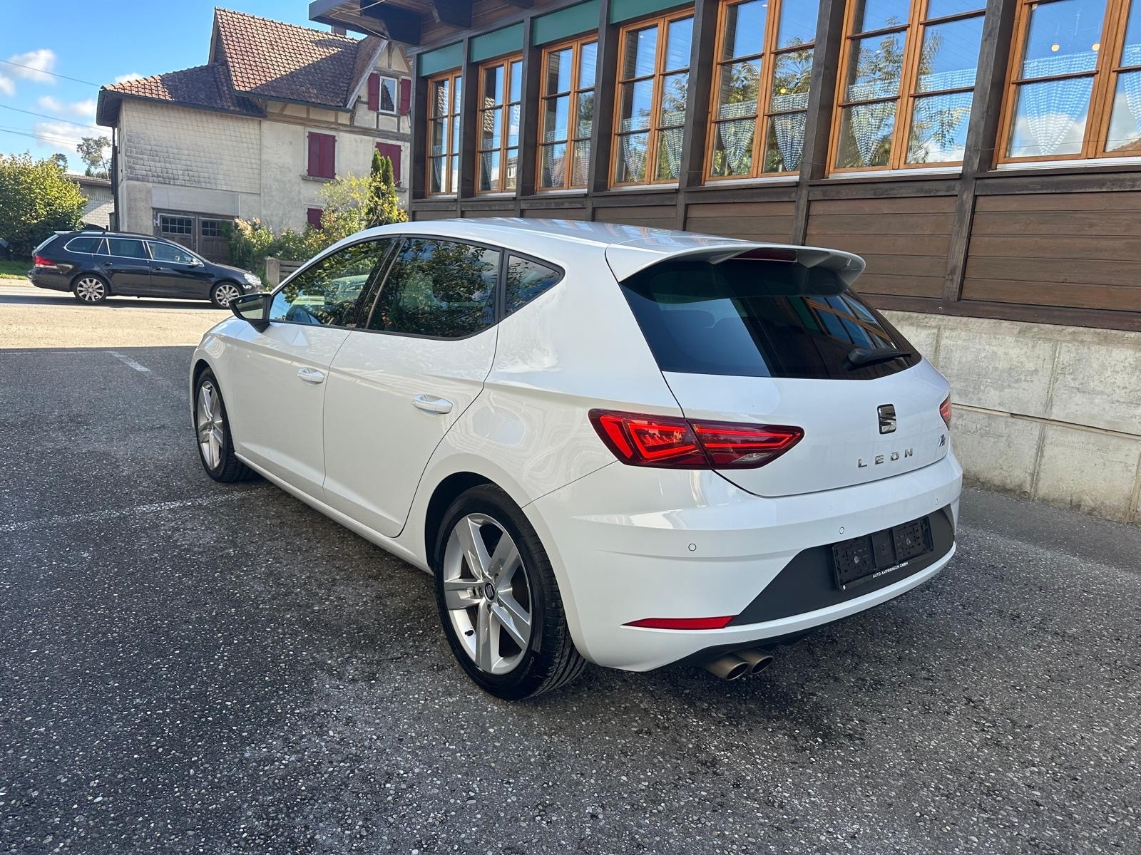 SEAT Leon 2.0 TSI FR DSG-image-2