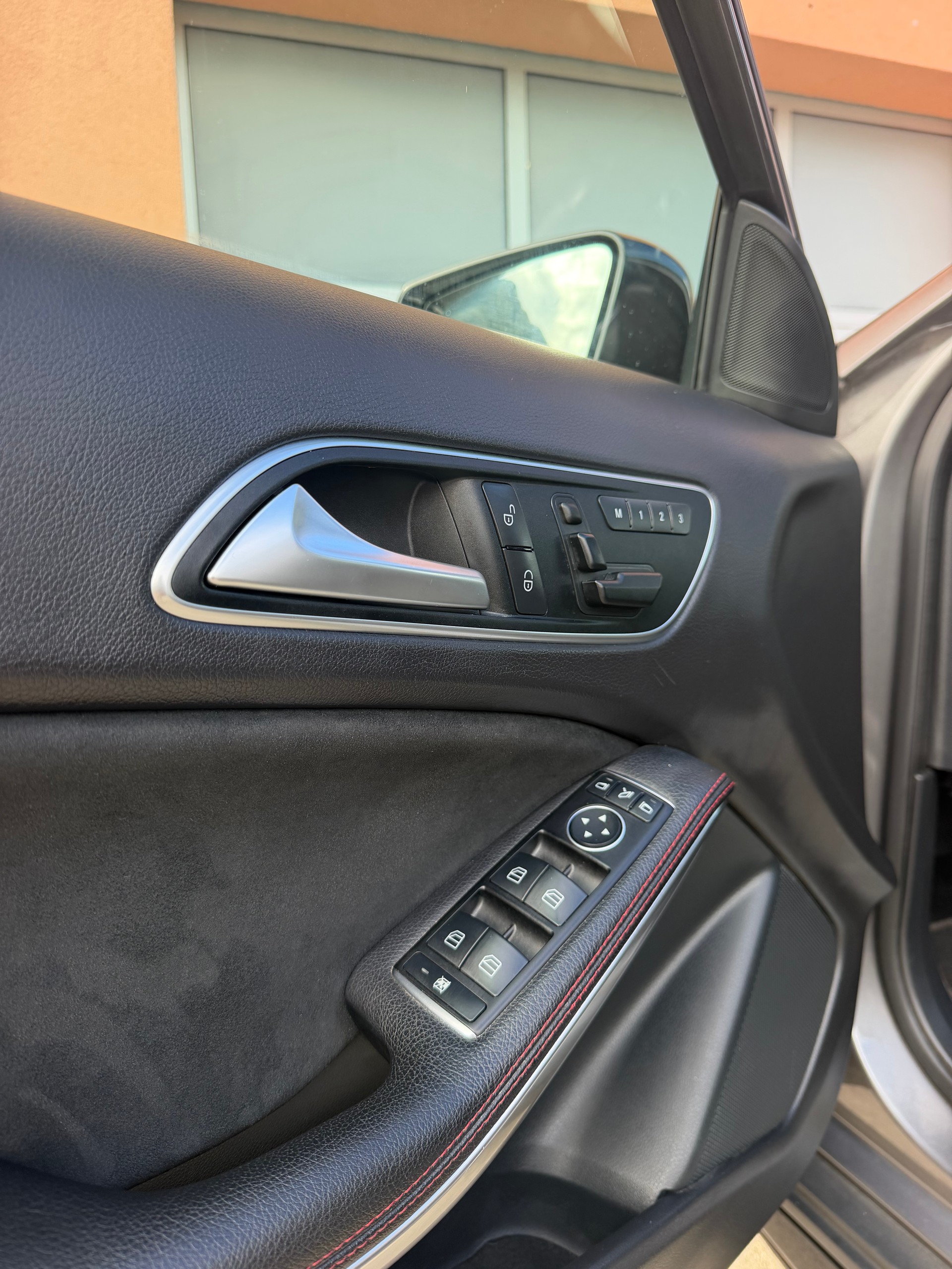 MERCEDES-BENZ GLA 250 AMG Line 4Matic 7G-DCT-image-14