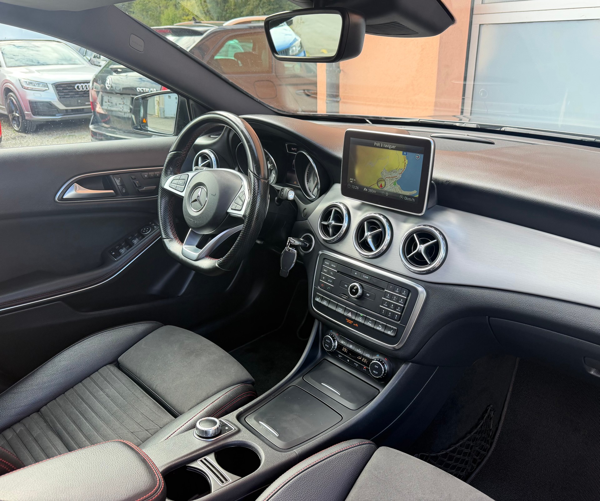 MERCEDES-BENZ GLA 250 AMG Line 4Matic 7G-DCT-image-10