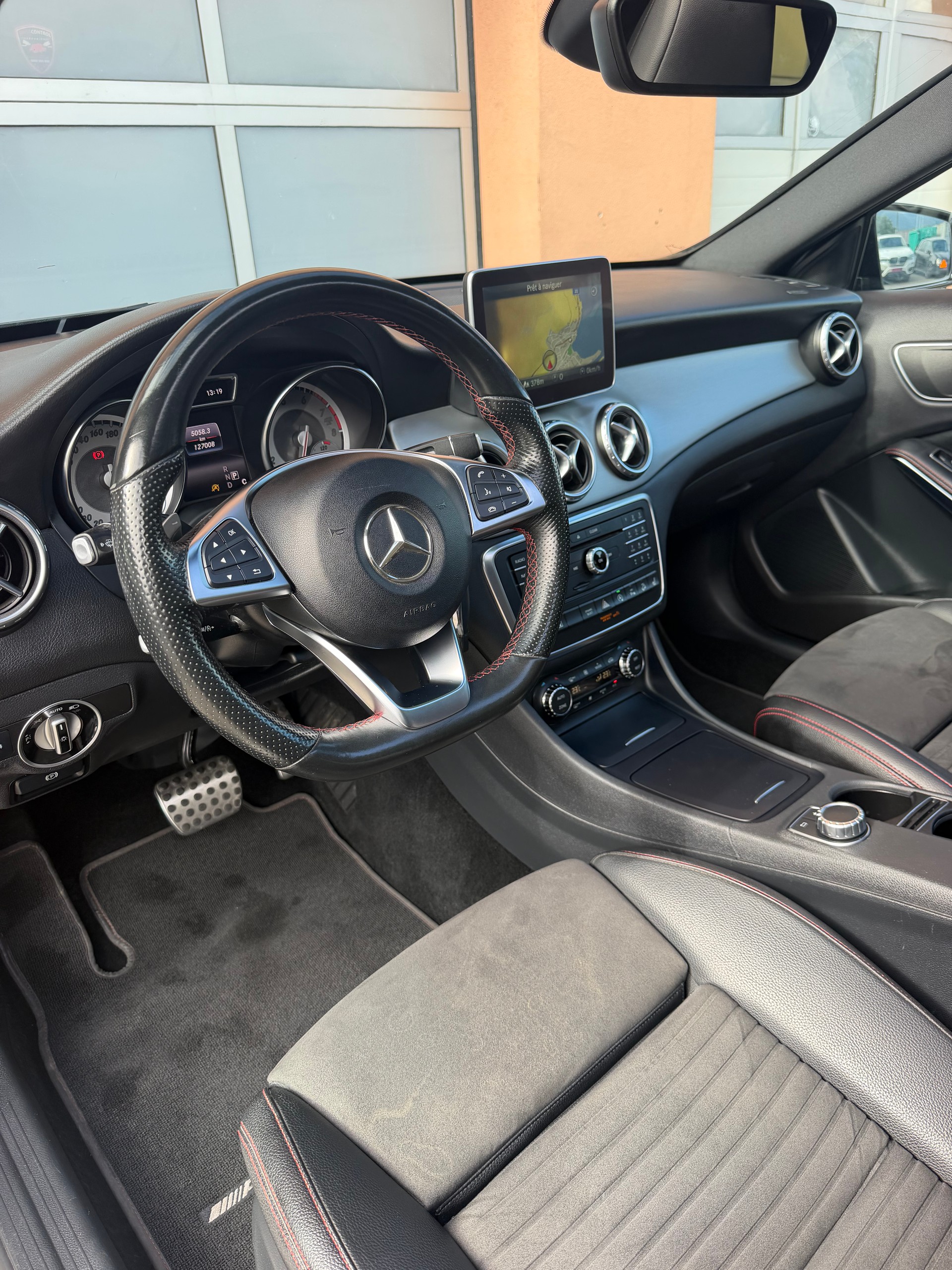MERCEDES-BENZ GLA 250 AMG Line 4Matic 7G-DCT-image-7