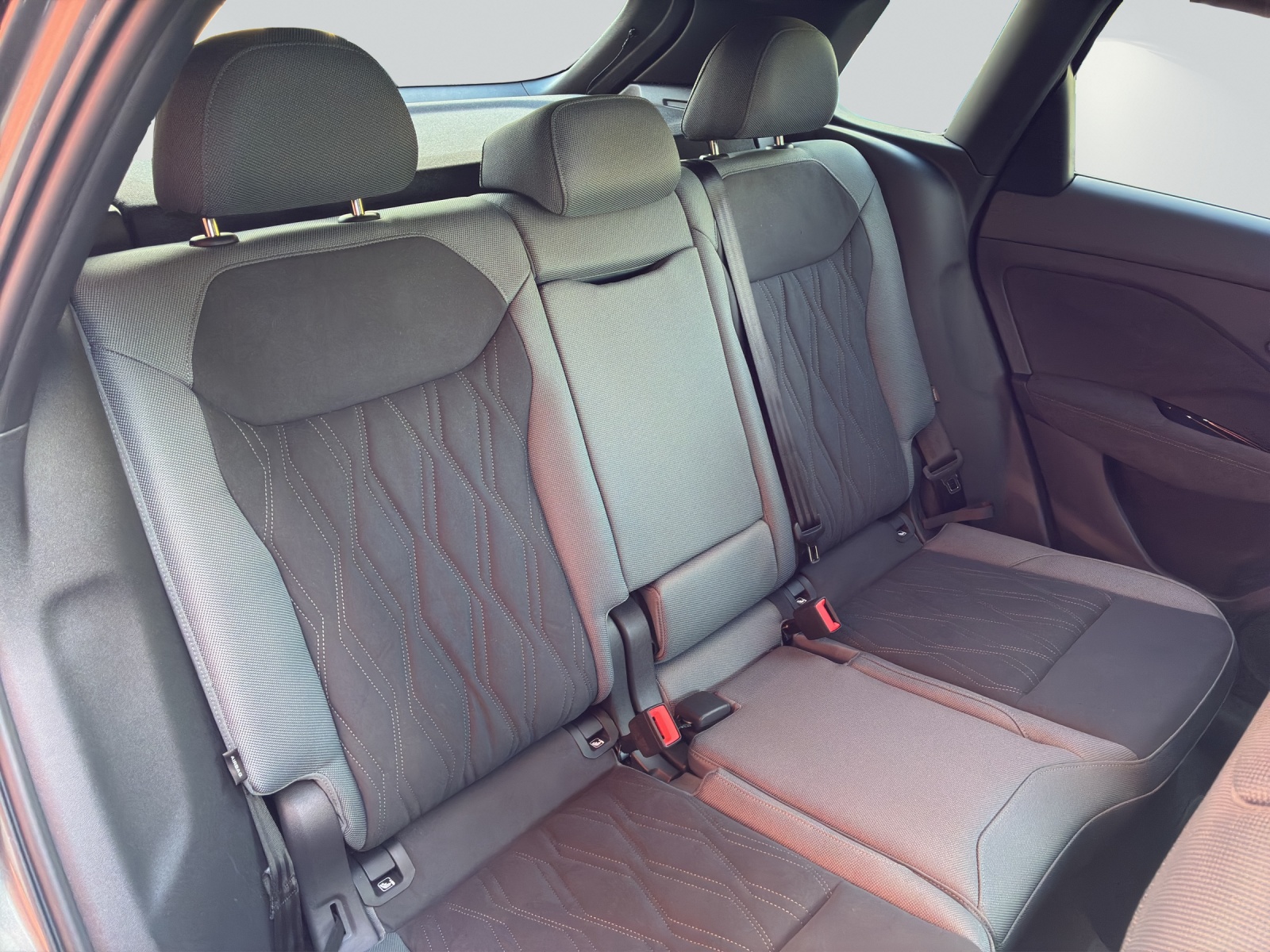 AUDI Q3 SUV e-hybrid 200 kW S tronig-image-8