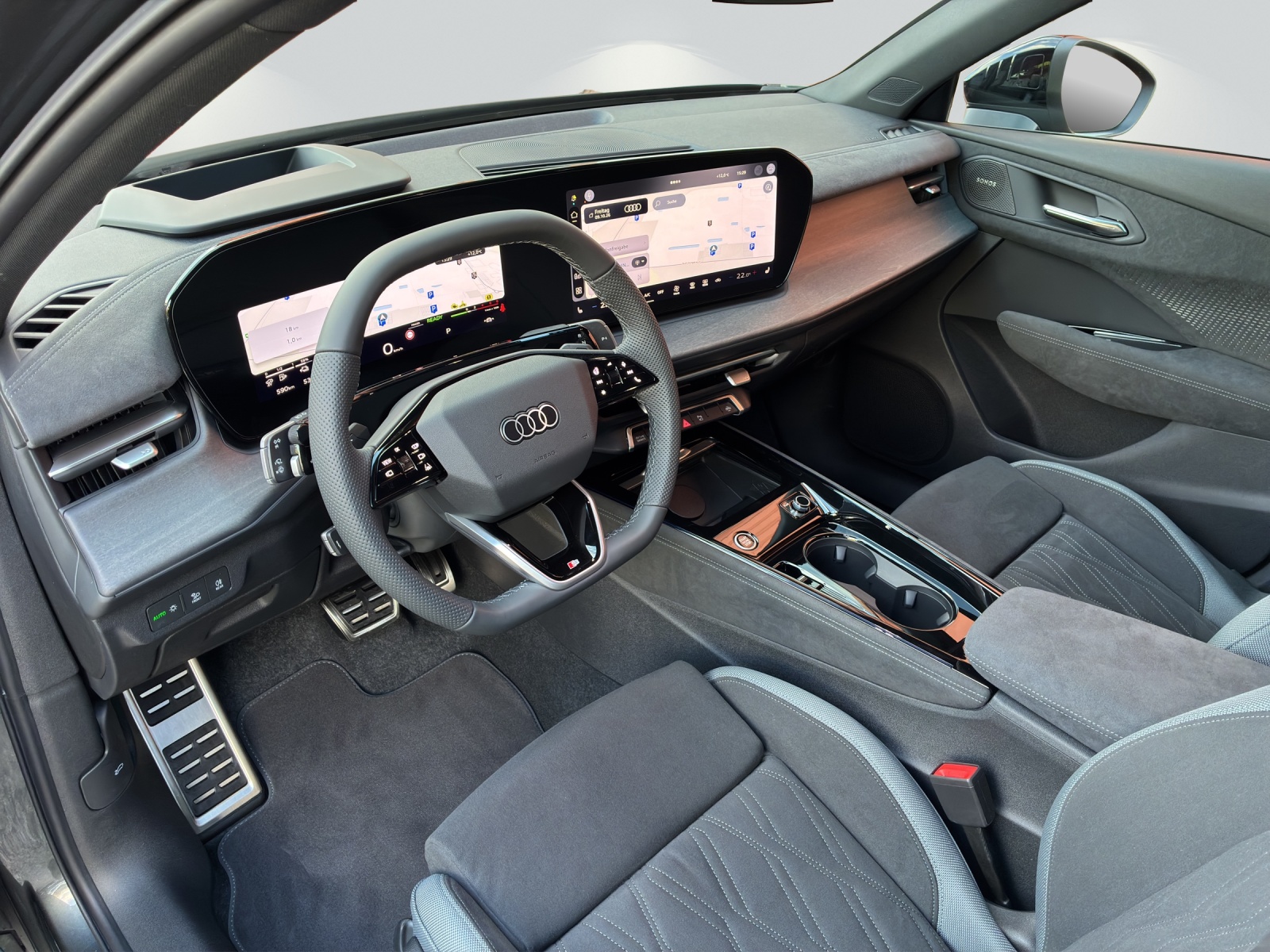AUDI Q3 SUV e-hybrid 200 kW S tronig-image-4