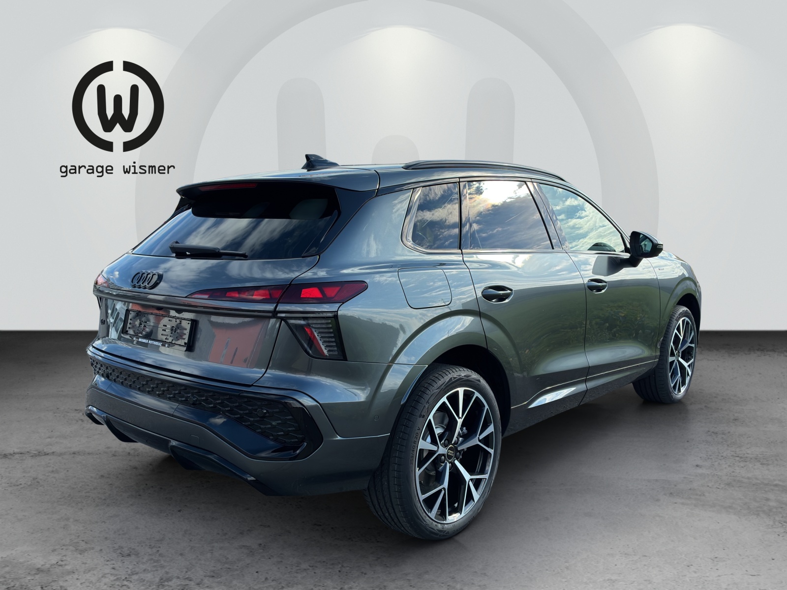 AUDI Q3 SUV e-hybrid 200 kW S tronig-image-3