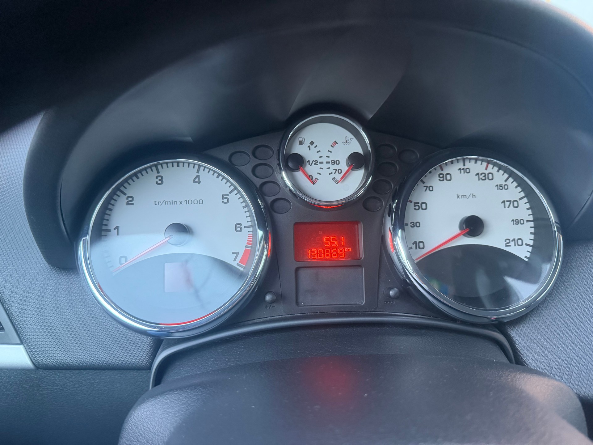 PEUGEOT 207 SW 1.6 16V Sport Automatic-image-8