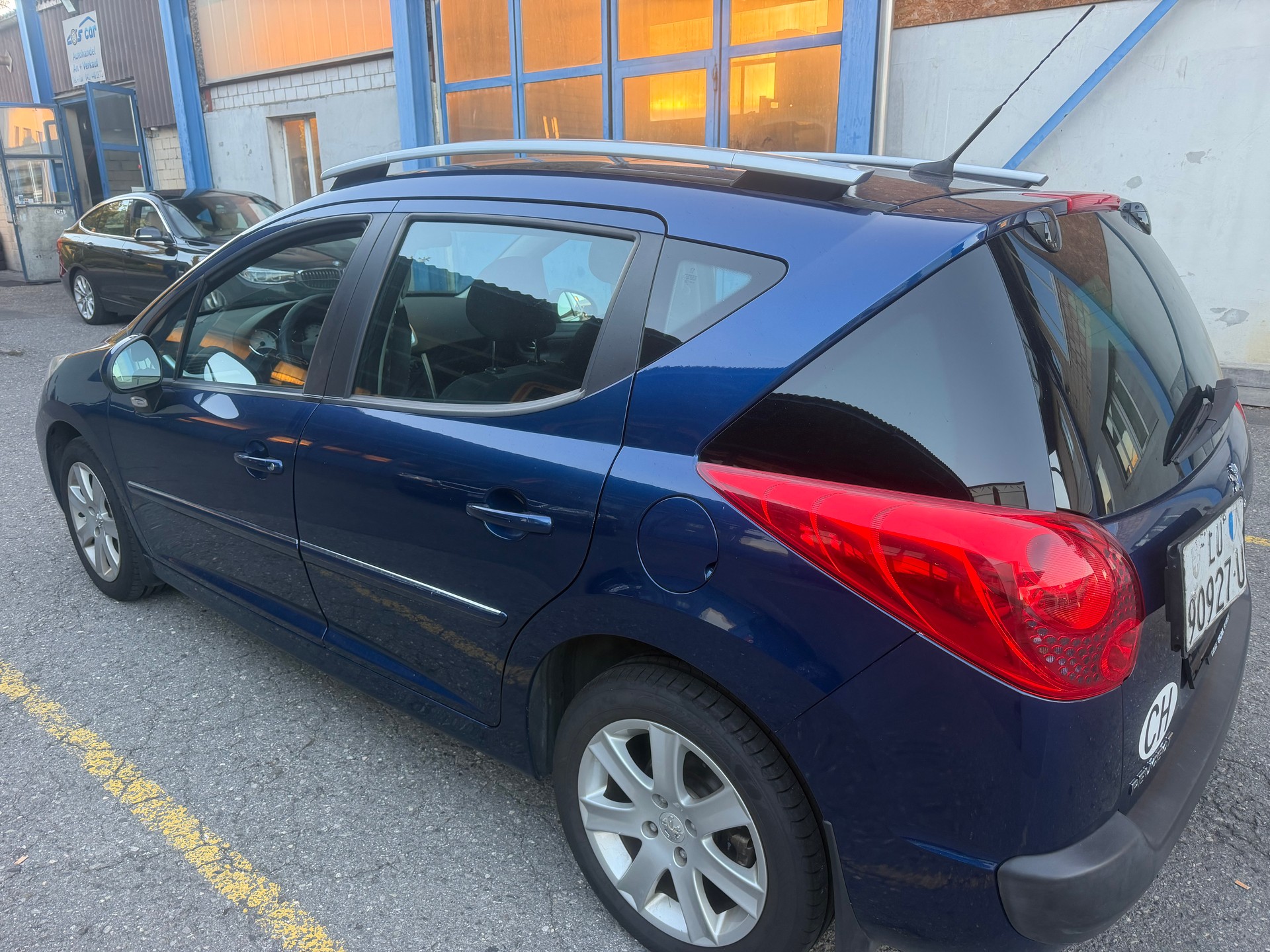 PEUGEOT 207 SW 1.6 16V Sport Automatic-image-2