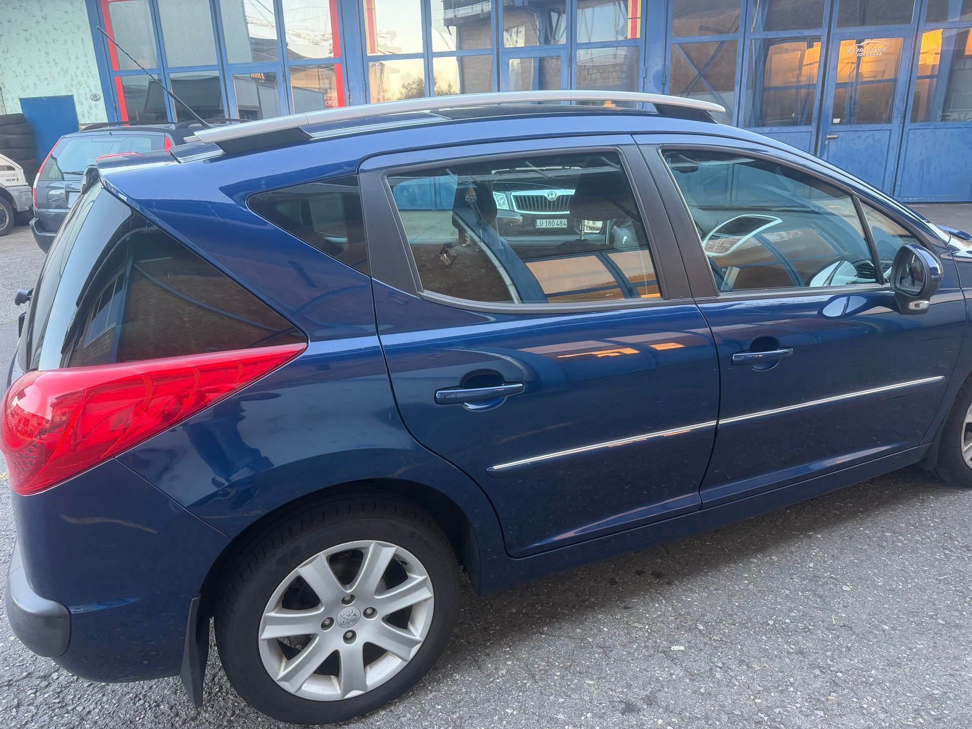 PEUGEOT 207 SW 1.6 16V Sport Automatic-image-9