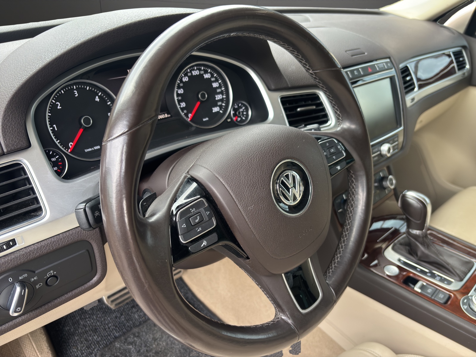 VW Touareg 3.0 TDI BlueMotion Technology Tiptronic-image-4