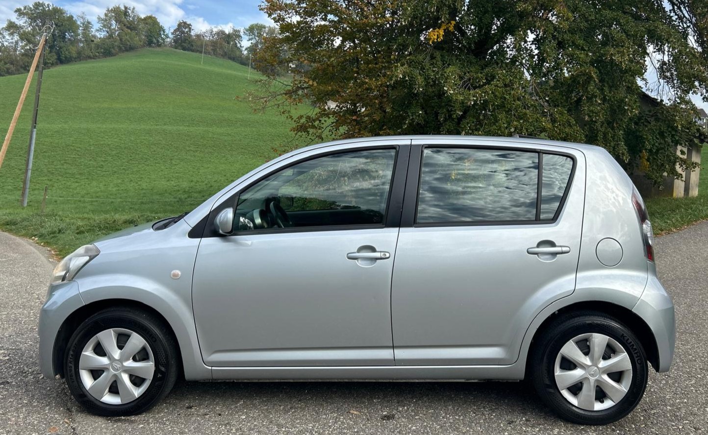 DAIHATSU Sirion 1.3-showroom-element-1