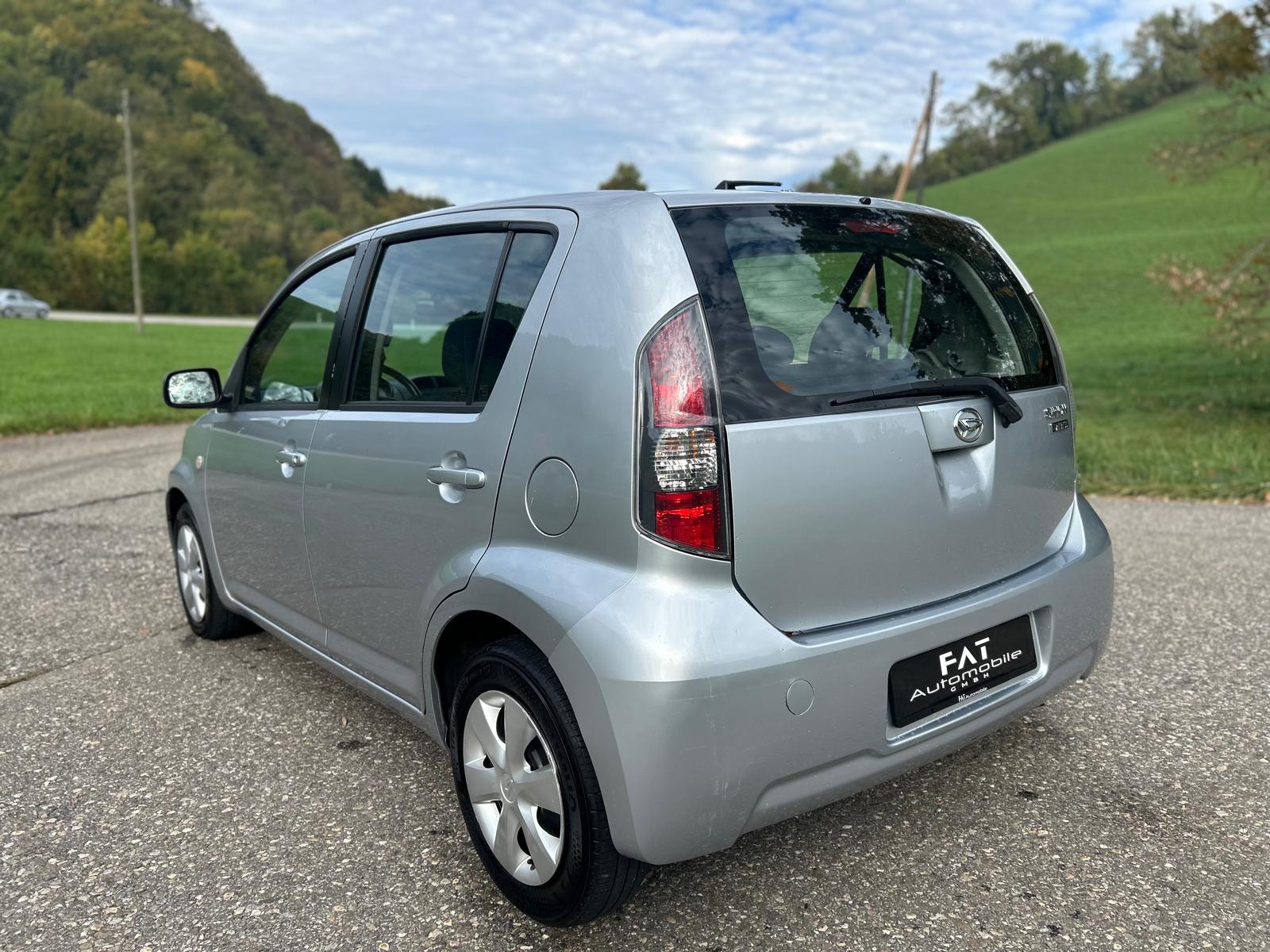 DAIHATSU Sirion 1.3-showroom-element-2