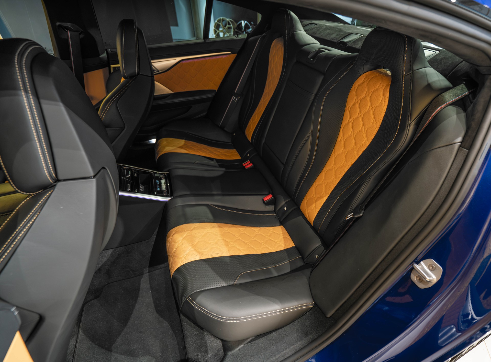 BMW M8 xDrive M Competition Steptronic-image-13