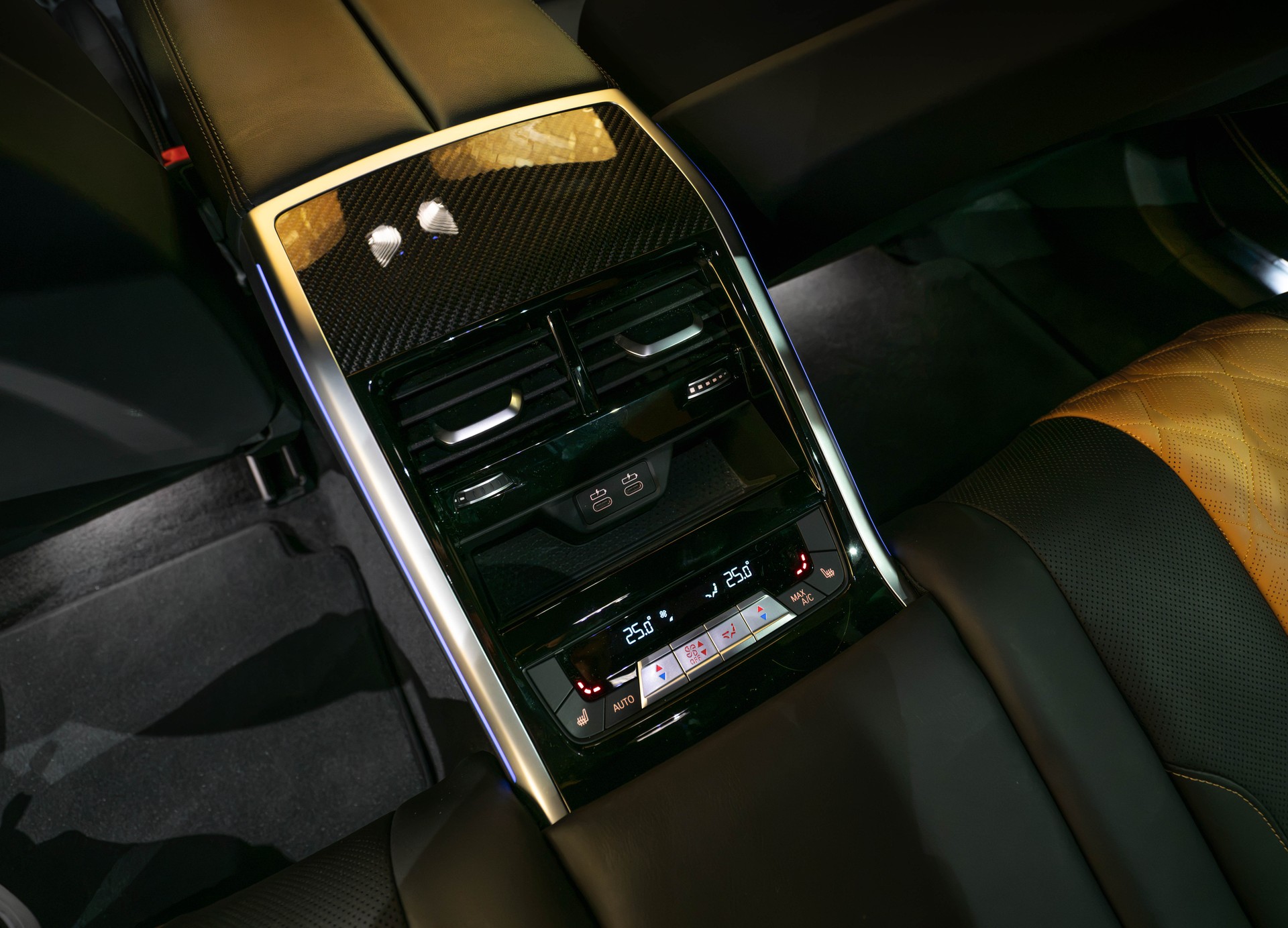 BMW M8 xDrive M Competition Steptronic-image-14