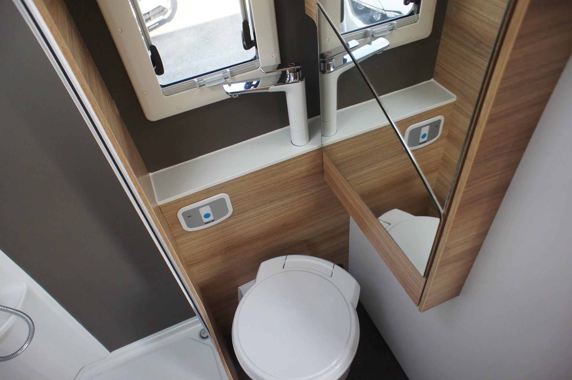 ADRIA SONIC Axess I 600 SL-image-11